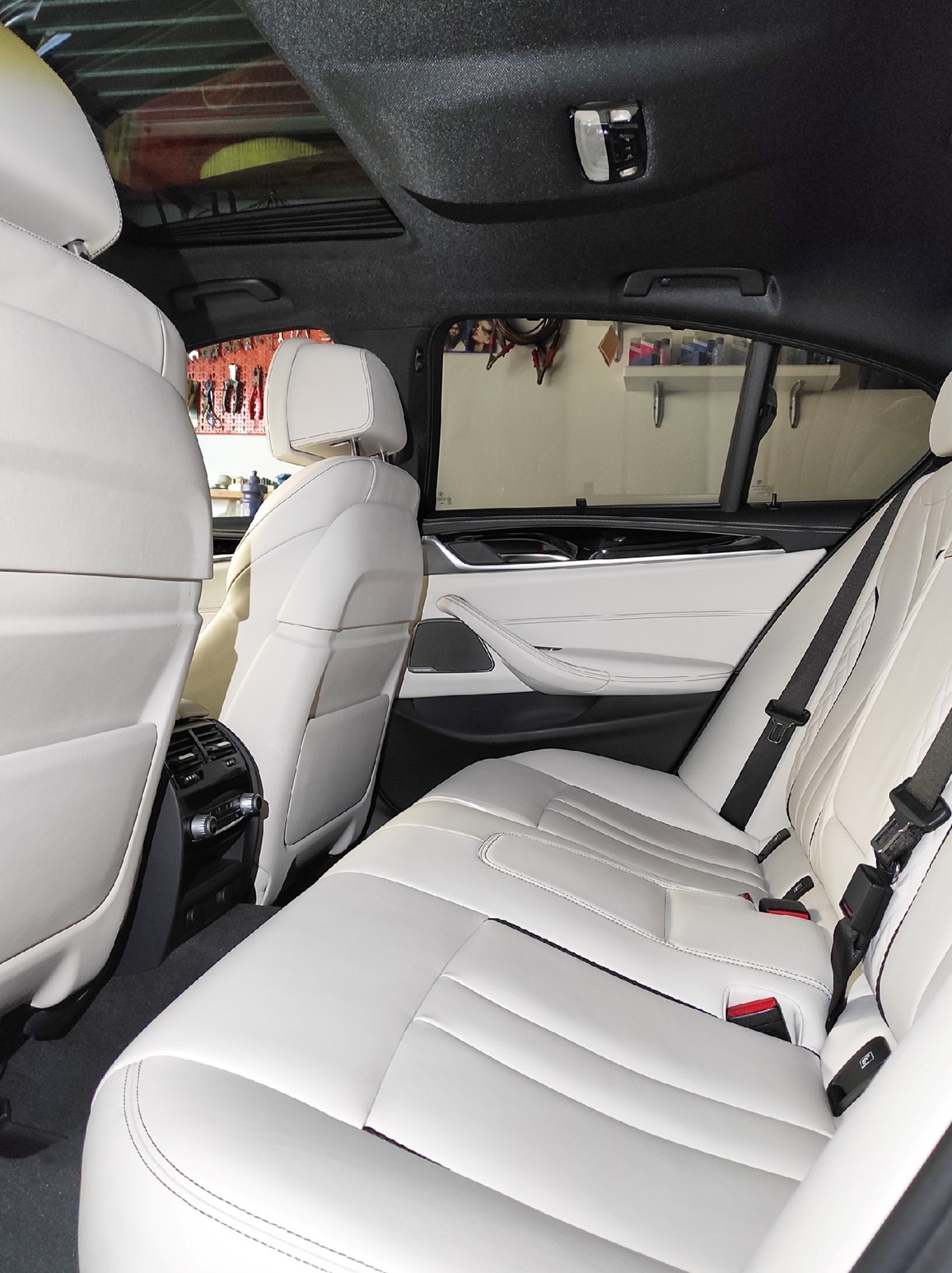 BMW M550i xDrive Steptronic-image-4
