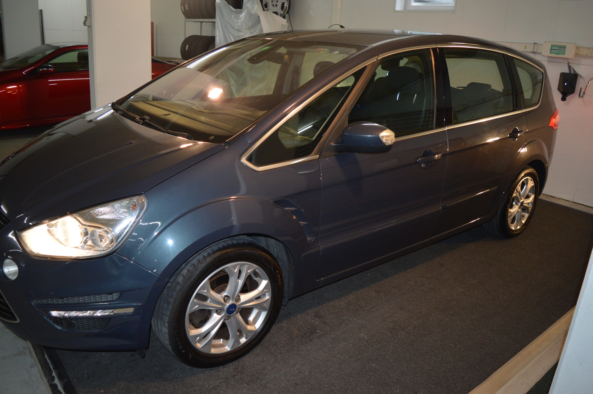 FORD S-Max 2.0 SCTi Titanium PowerShift-showroom-element-3