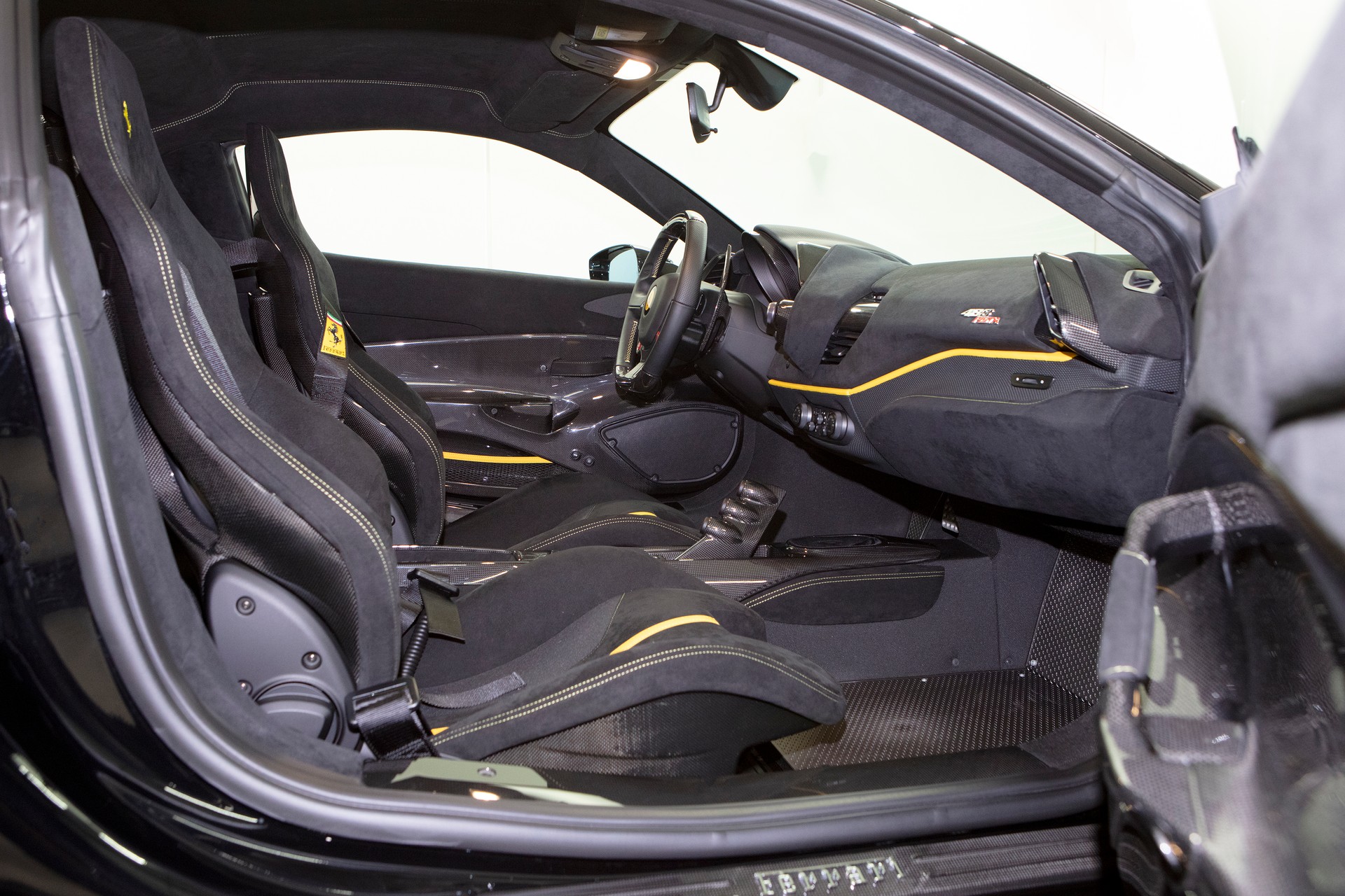 FERRARI 488 Pista 3.9 V8-image-5