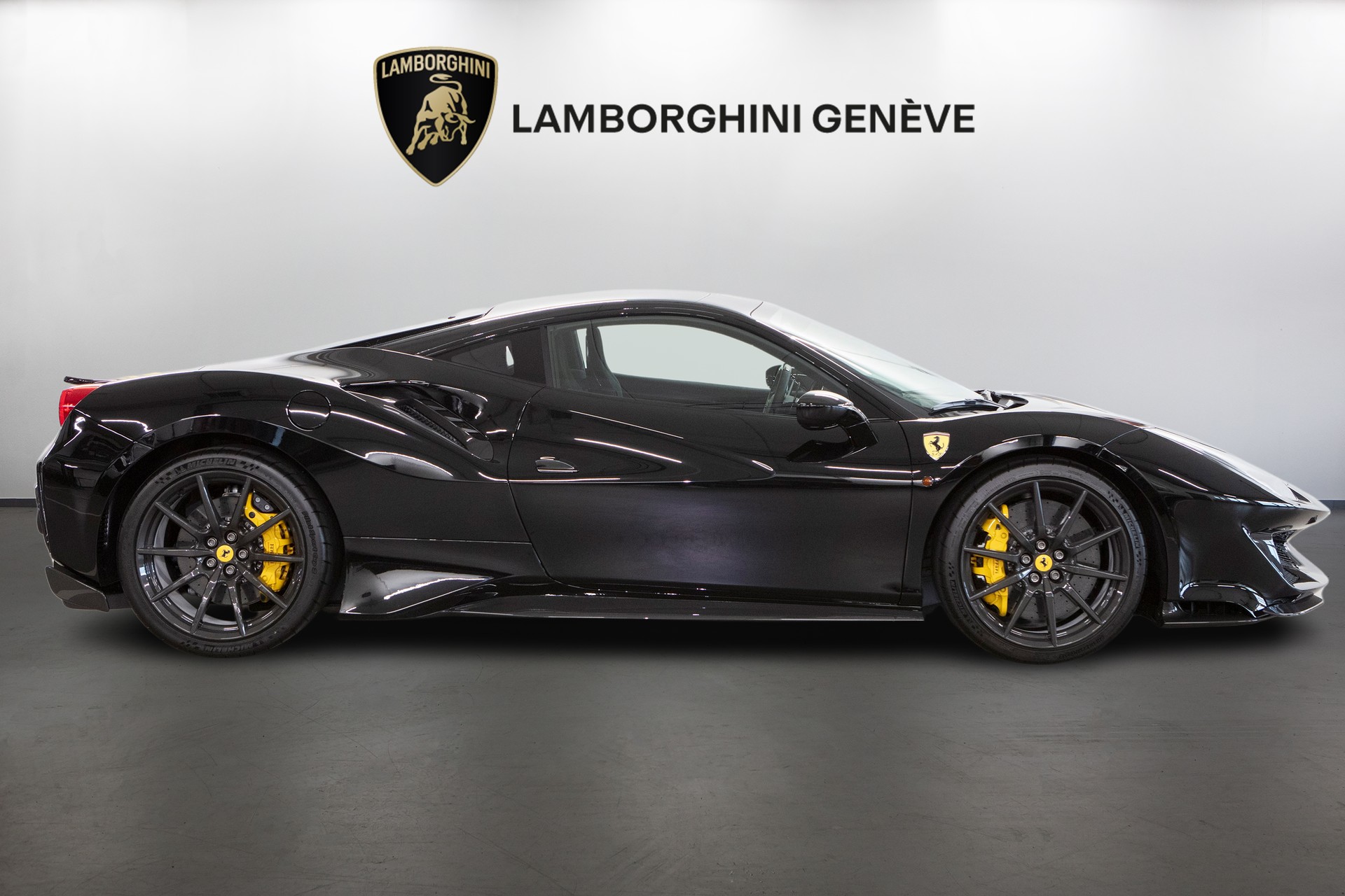 FERRARI 488 Pista 3.9 V8-image-1