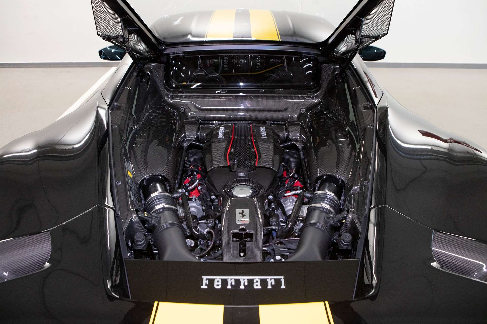 FERRARI 488 Pista 3.9 V8-image-7