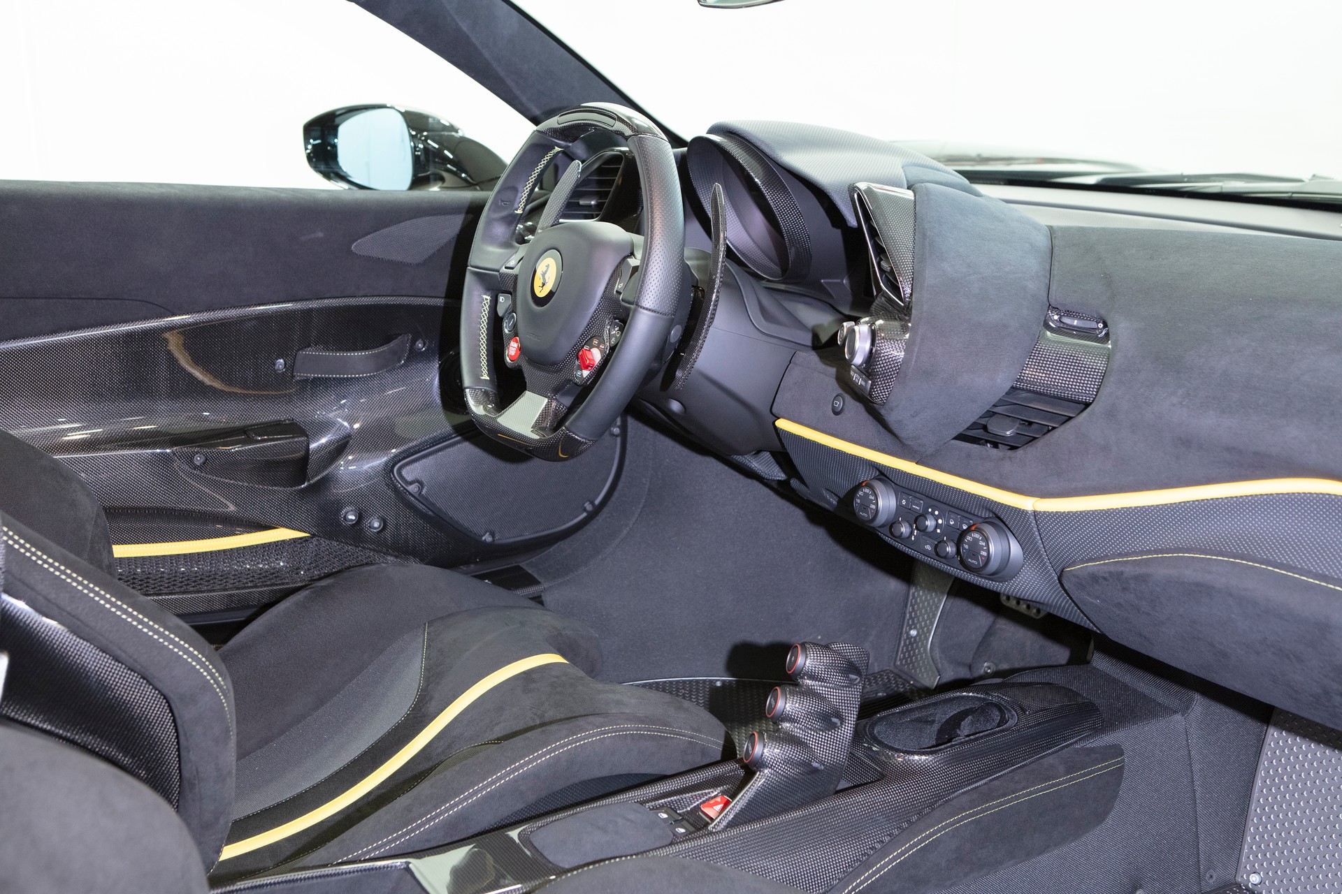 FERRARI 488 Pista 3.9 V8-image-6