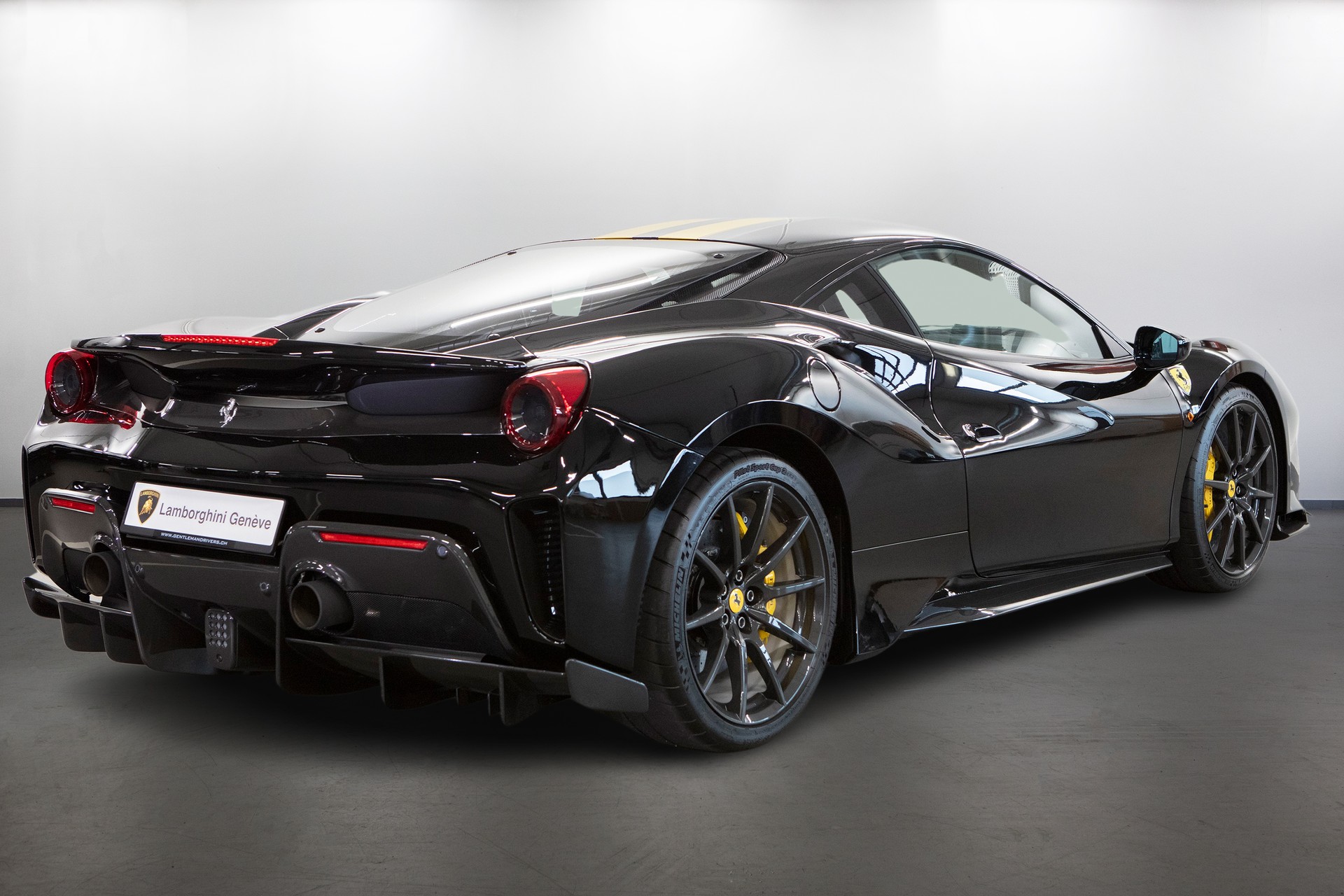 FERRARI 488 Pista 3.9 V8-image-2