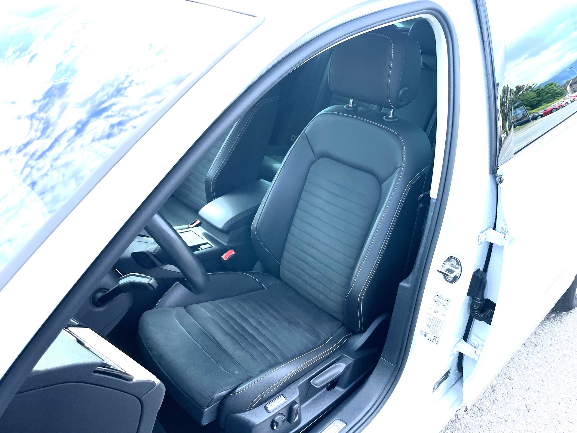 VW Passat 2.0 TDI BMT Elegance 4Motion DSG-image-6