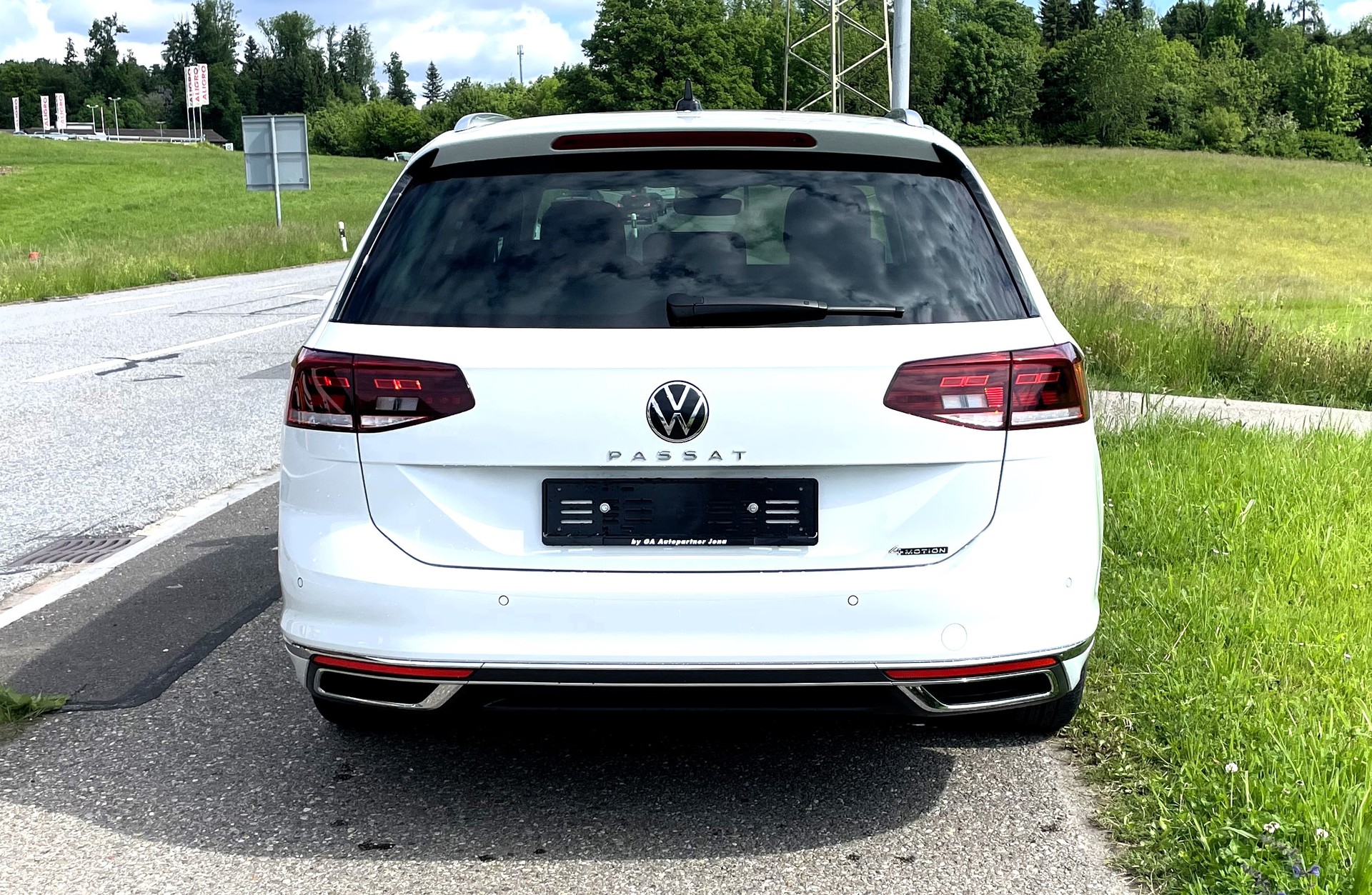 VW Passat 2.0 TDI BMT Elegance 4Motion DSG-image-11