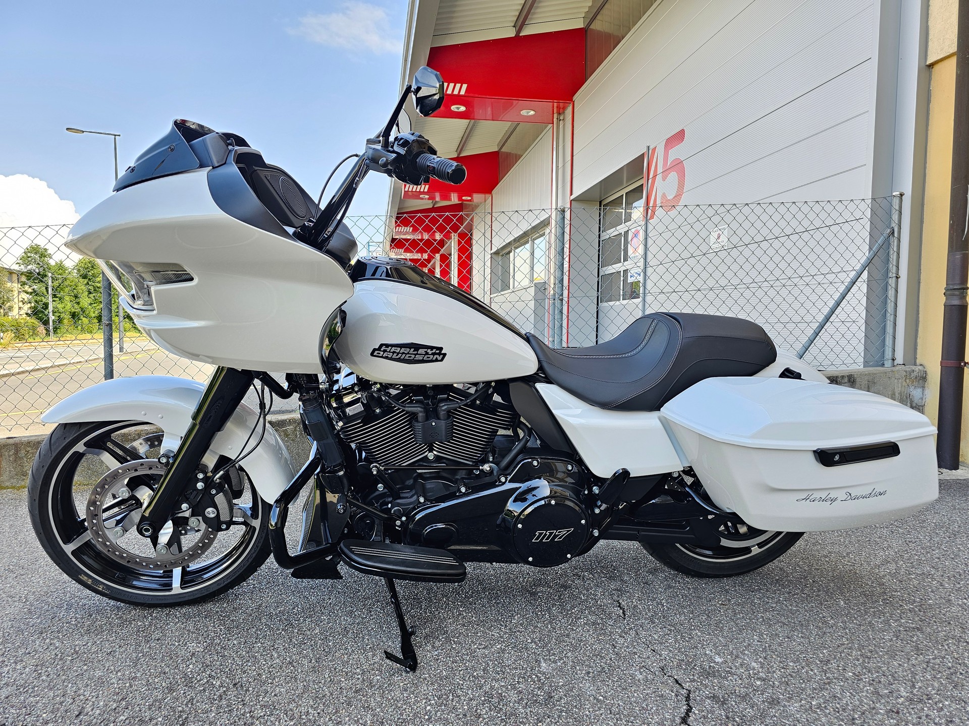 HARLEY-DAVIDSON FLTRX Road Glide Black Finish 117-image-5