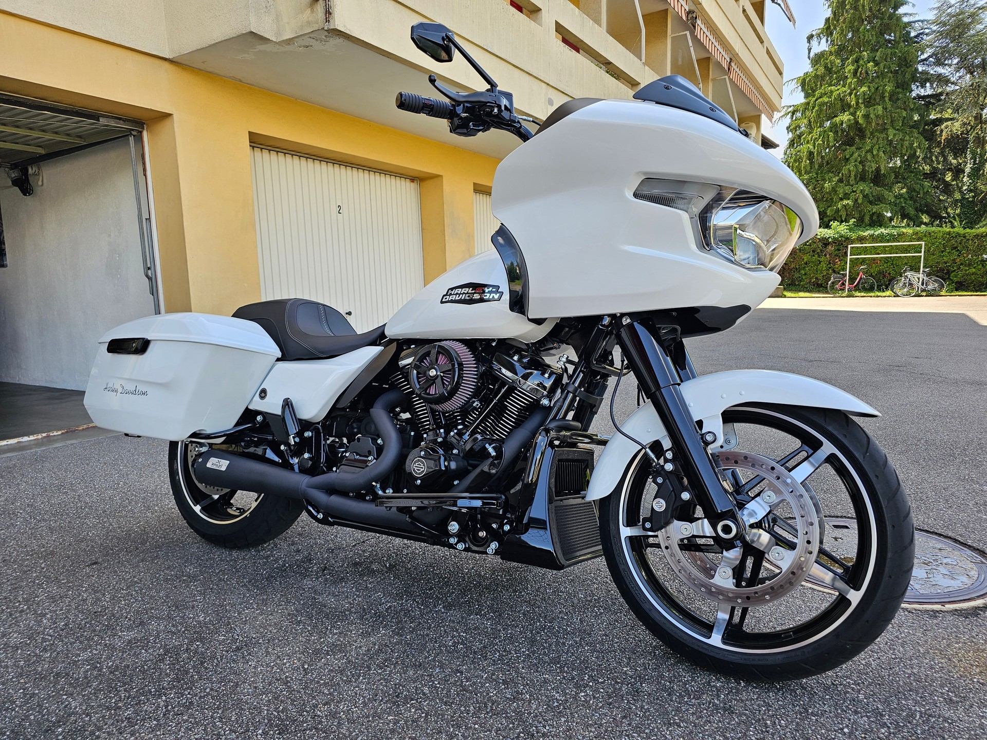 HARLEY-DAVIDSON FLTRX Road Glide Black Finish 117-image-3