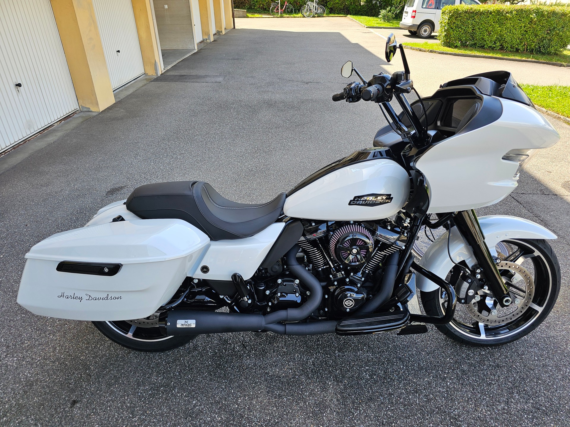 HARLEY-DAVIDSON FLTRX Road Glide Black Finish 117-image-15