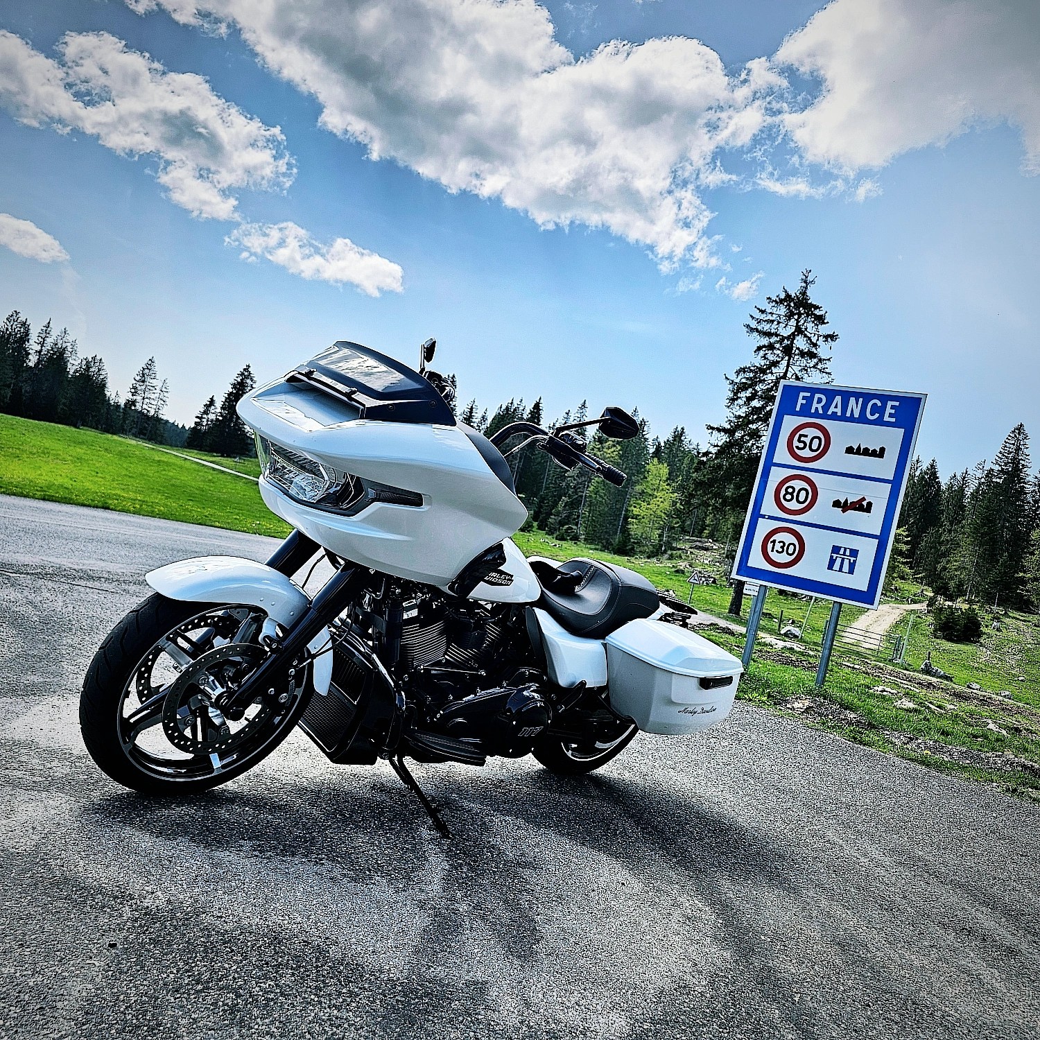 HARLEY-DAVIDSON FLTRX Road Glide Black Finish 117-image-10