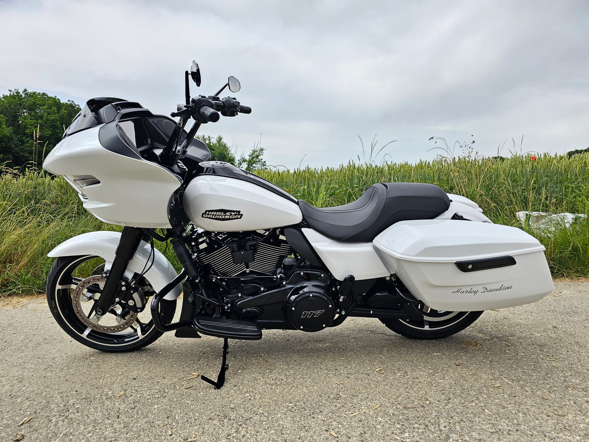 HARLEY-DAVIDSON FLTRX Road Glide Black Finish 117-image-14