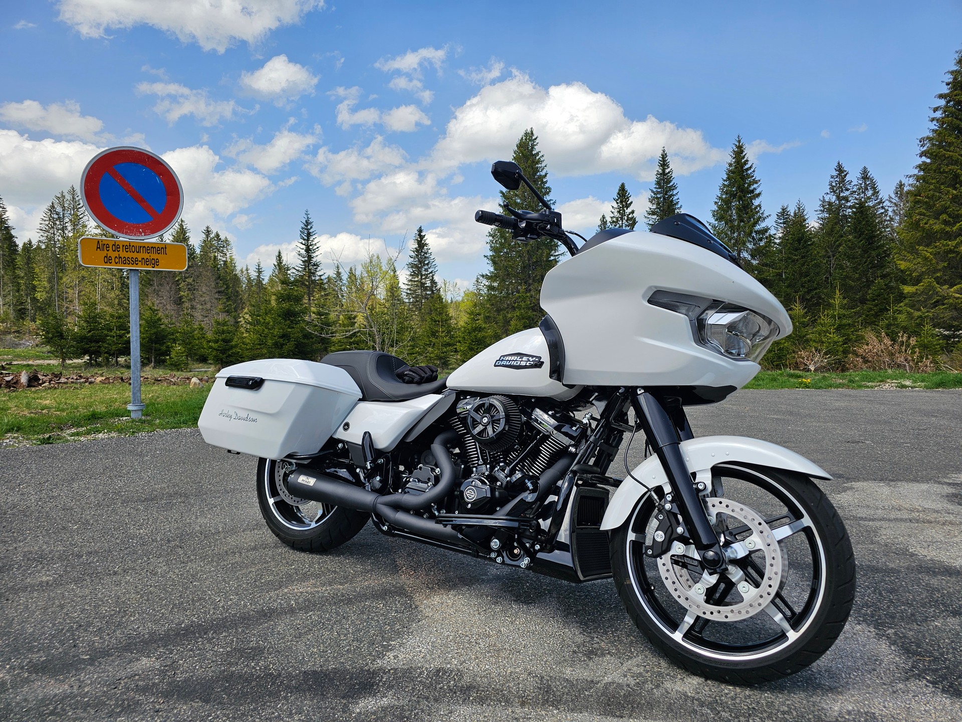 HARLEY-DAVIDSON FLTRX Road Glide Black Finish 117-image-12