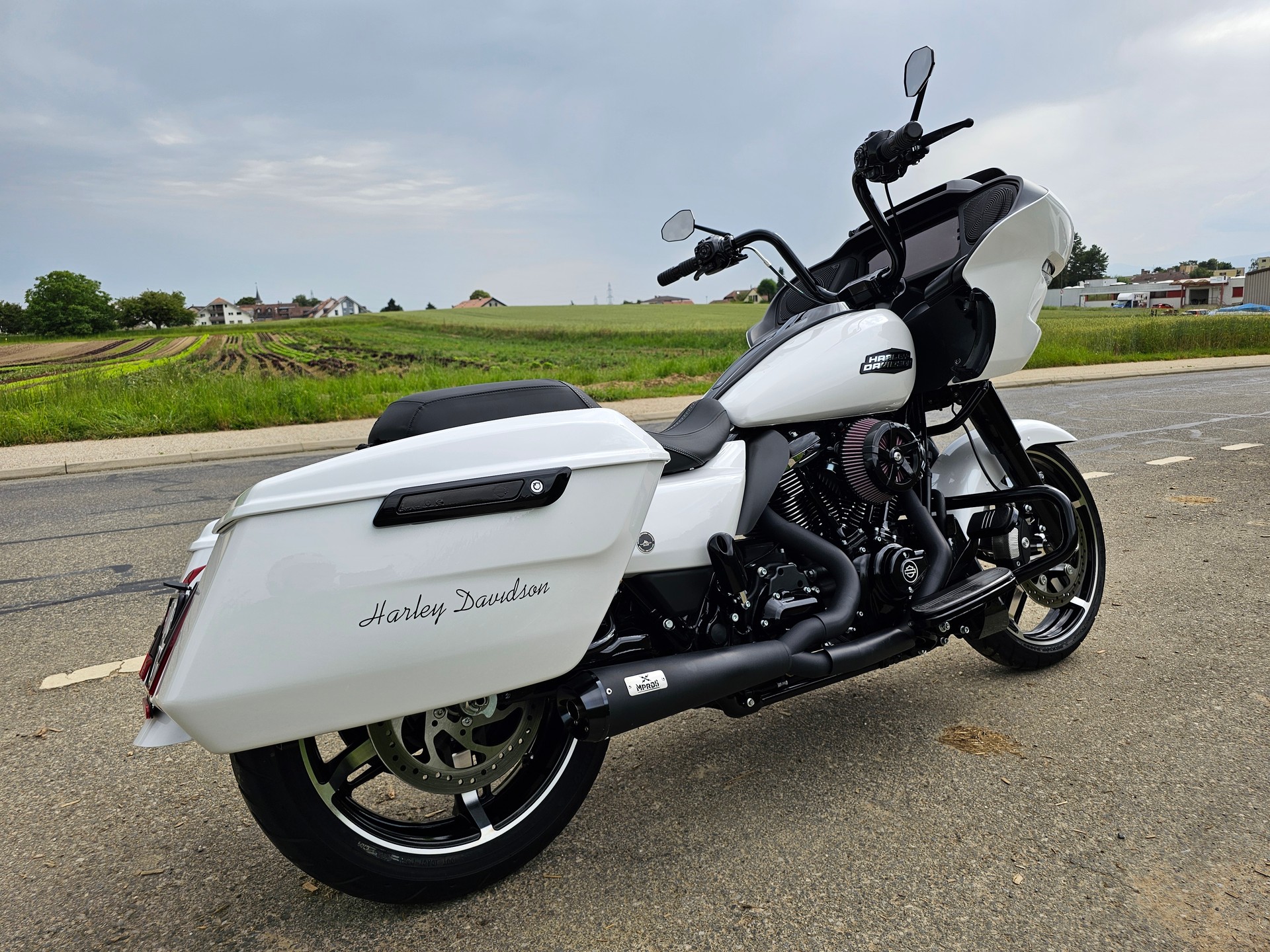 HARLEY-DAVIDSON FLTRX Road Glide Black Finish 117-image-1
