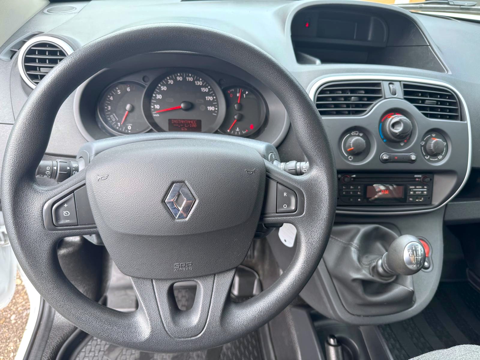 RENAULT Maxi dCi115E-image-2