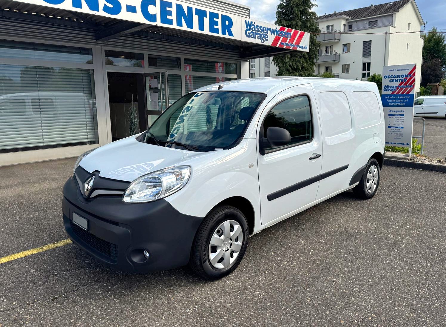 RENAULT Maxi dCi115E-image-0