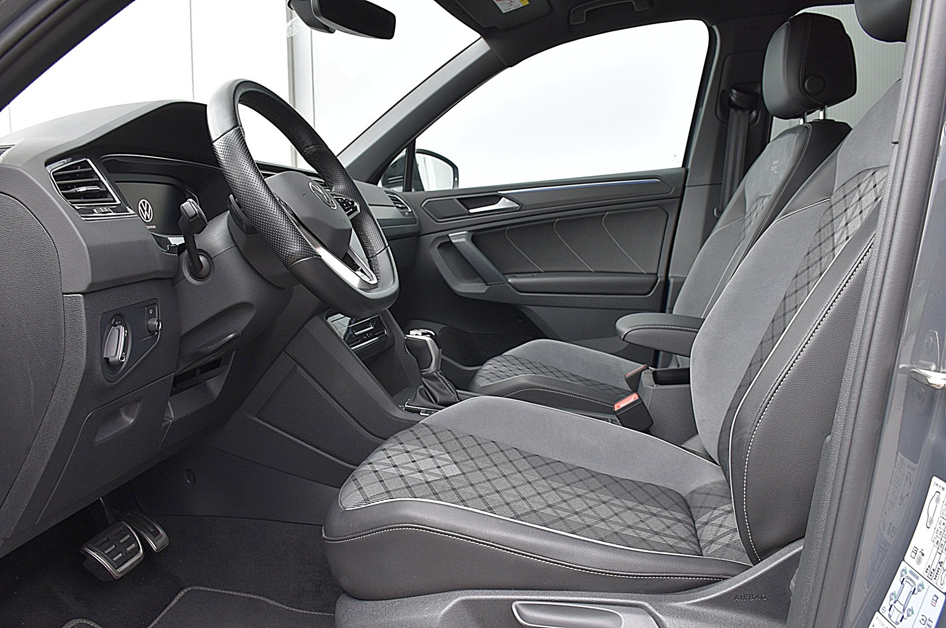 VW Tiguan 2.0 TDI R-Line 4M-image-5