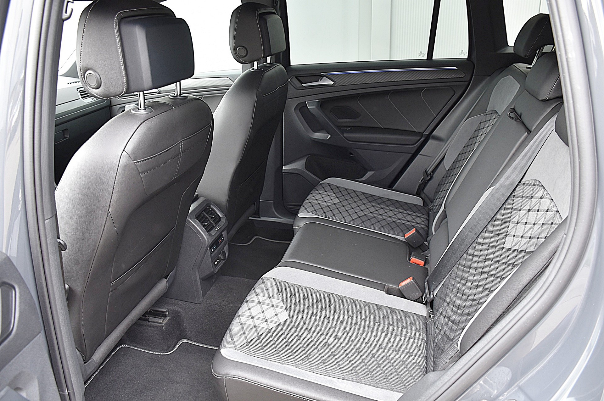 VW Tiguan 2.0 TDI R-Line 4M-image-12