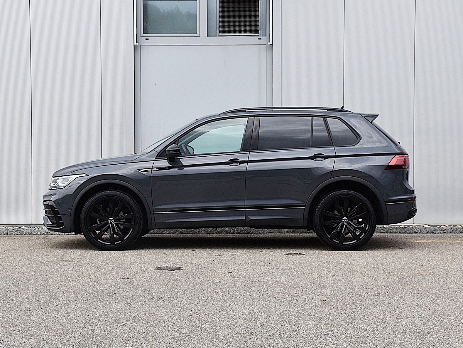 VW Tiguan 2.0 TDI R-Line 4M-image-2