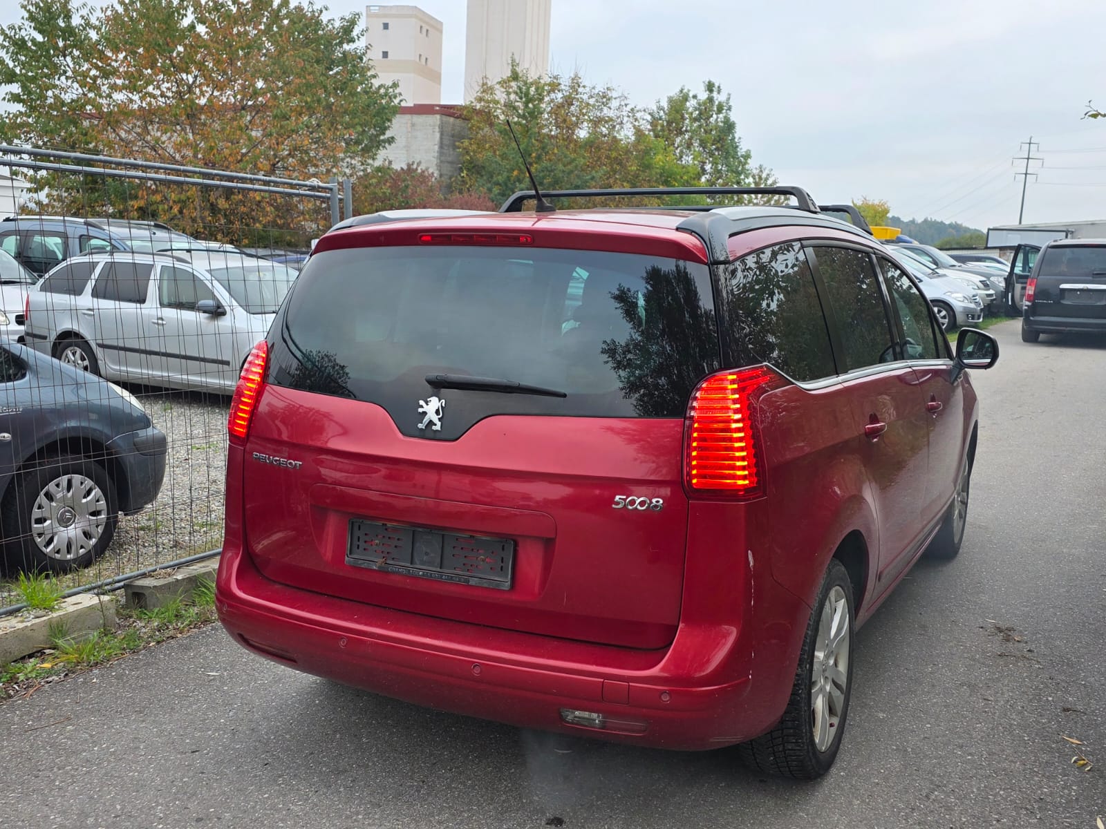 PEUGEOT 5008 1.6 16V T Sport Pack-image-3