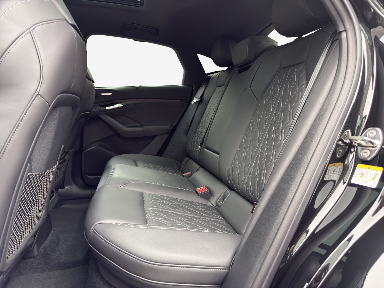 AUDI SQ6 Sportback e-tron quattro-image-11