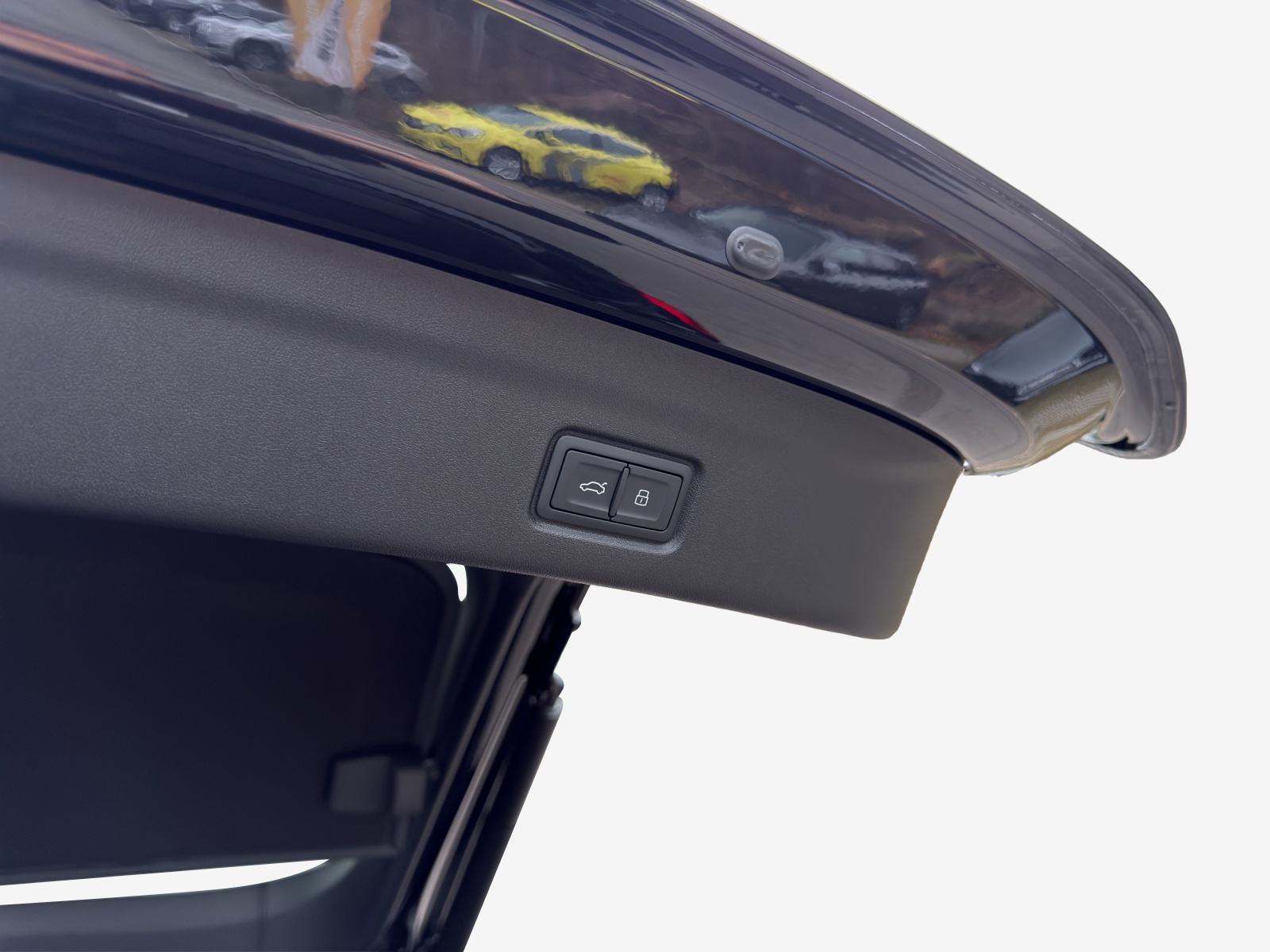 AUDI SQ6 Sportback e-tron quattro-image-13