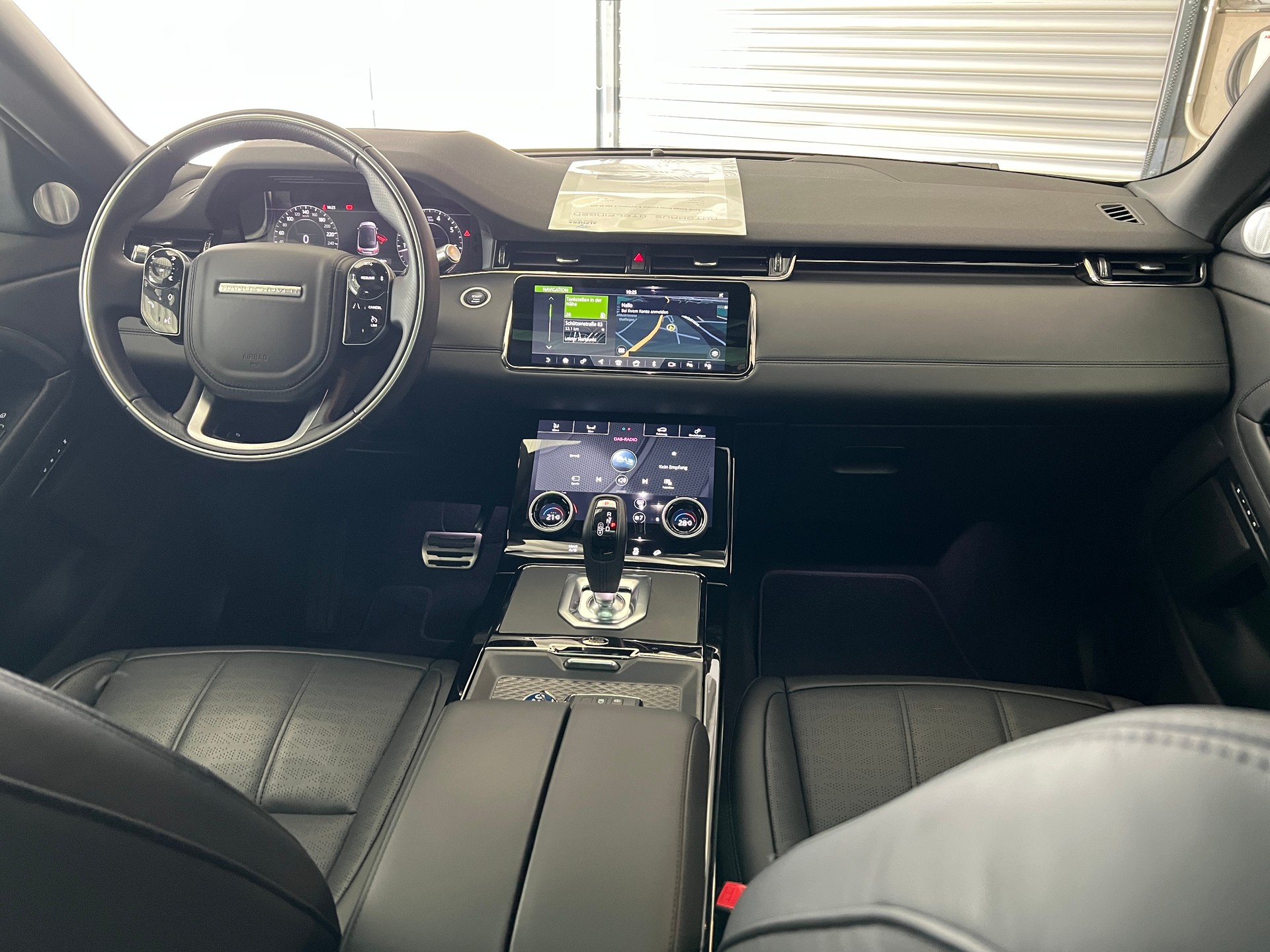 LAND ROVER Range Rover Evoque R-Dynamic P 250 SE AT9-image-21