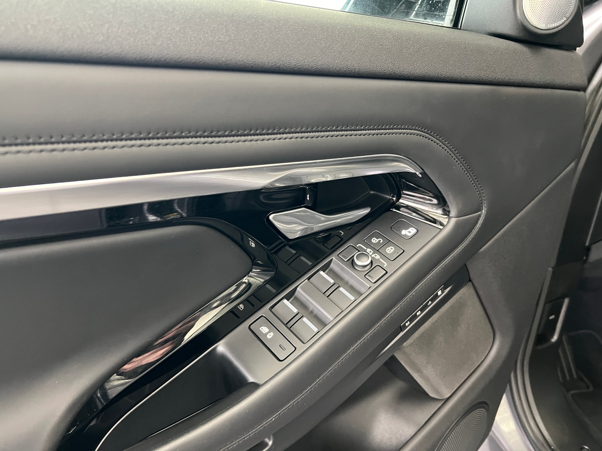 LAND ROVER Range Rover Evoque R-Dynamic P 250 SE AT9-image-11