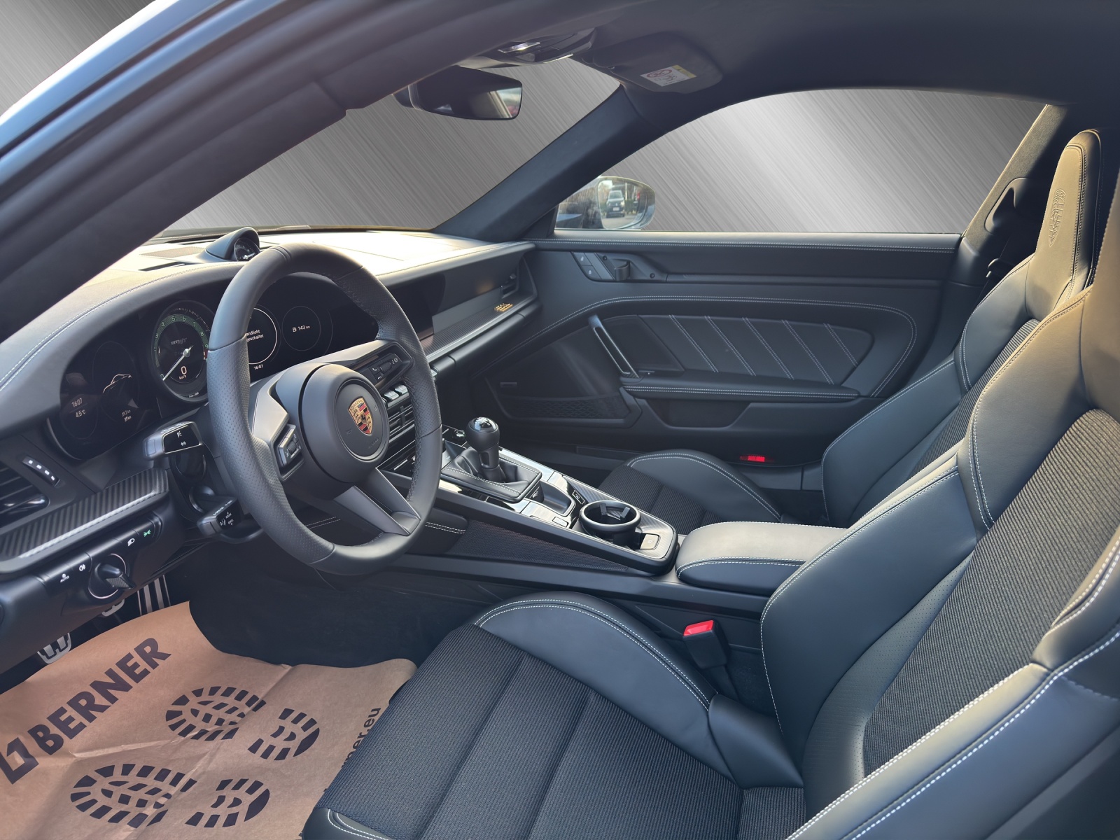 PORSCHE 911 S/T-image-7