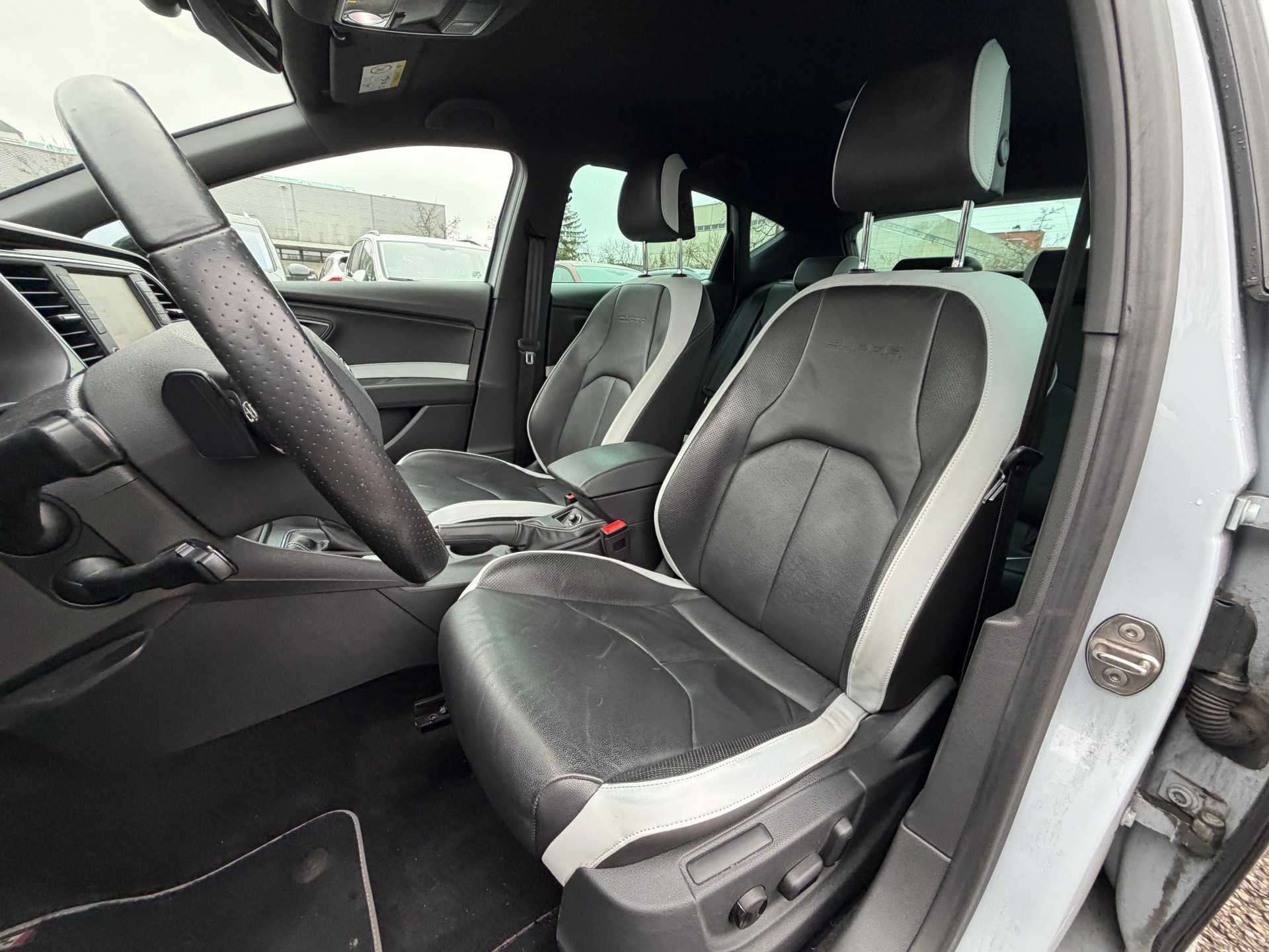 SEAT Leon 2.0 TSI Cupra 290 DSG-image-9