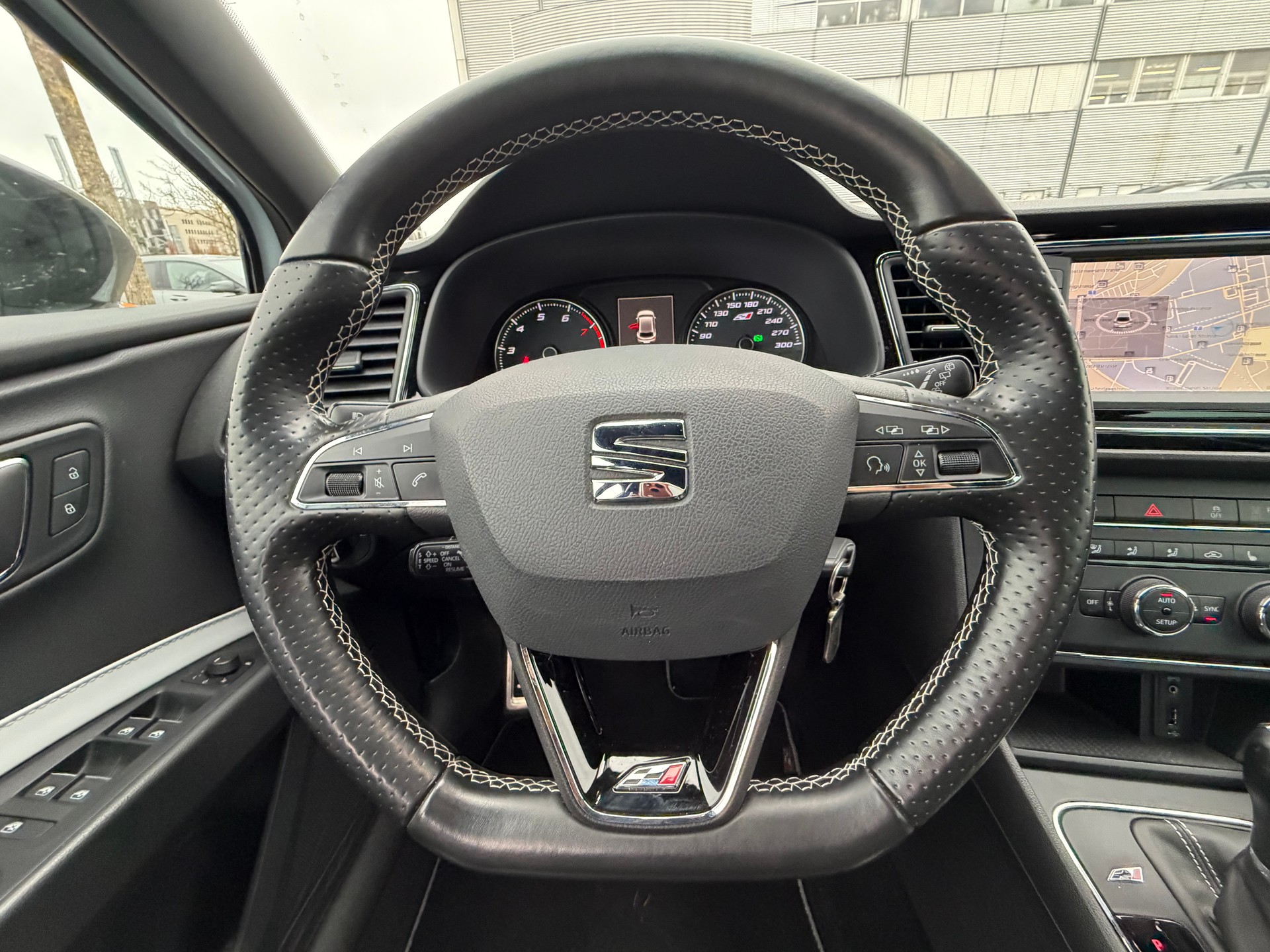 SEAT Leon 2.0 TSI Cupra 290 DSG-image-14