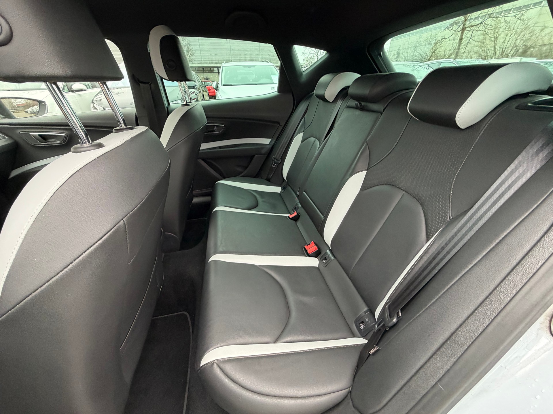 SEAT Leon 2.0 TSI Cupra 290 DSG-image-12