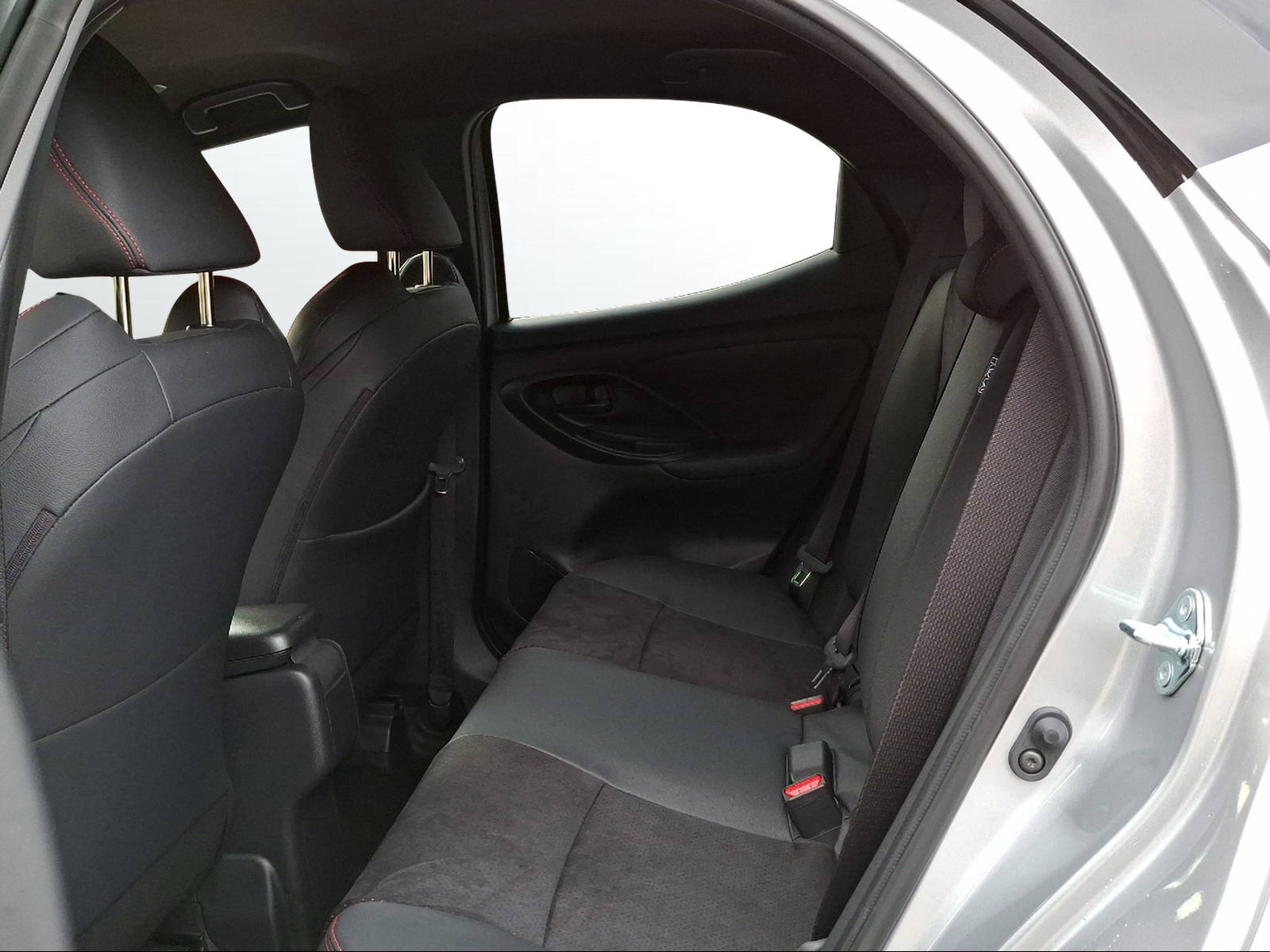 TOYOTA Yaris 1.5 GR Sport e-CVT-image-6