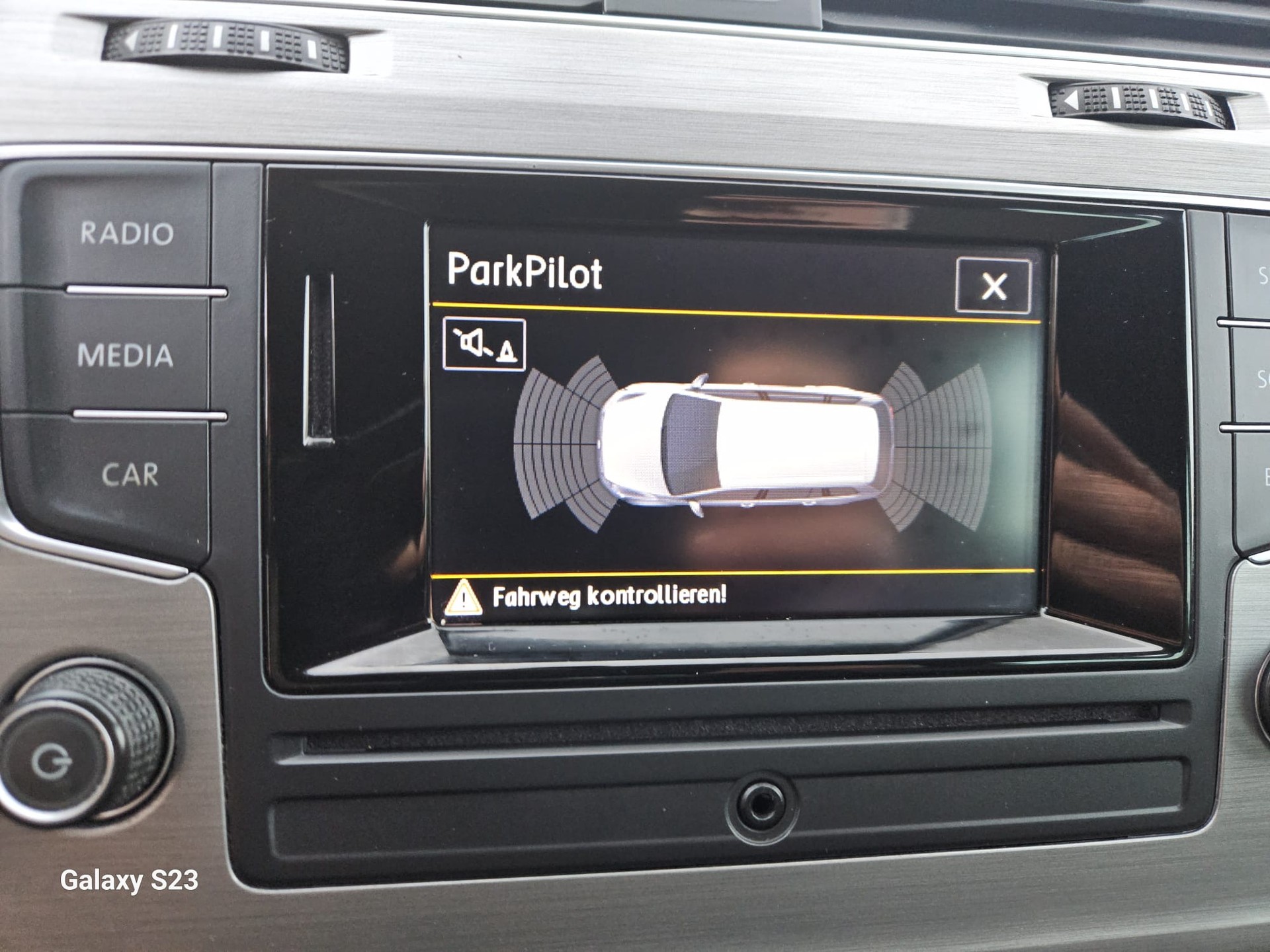 VW Golf Variant 1.6 TDI Comfortline 4Motion-image-11