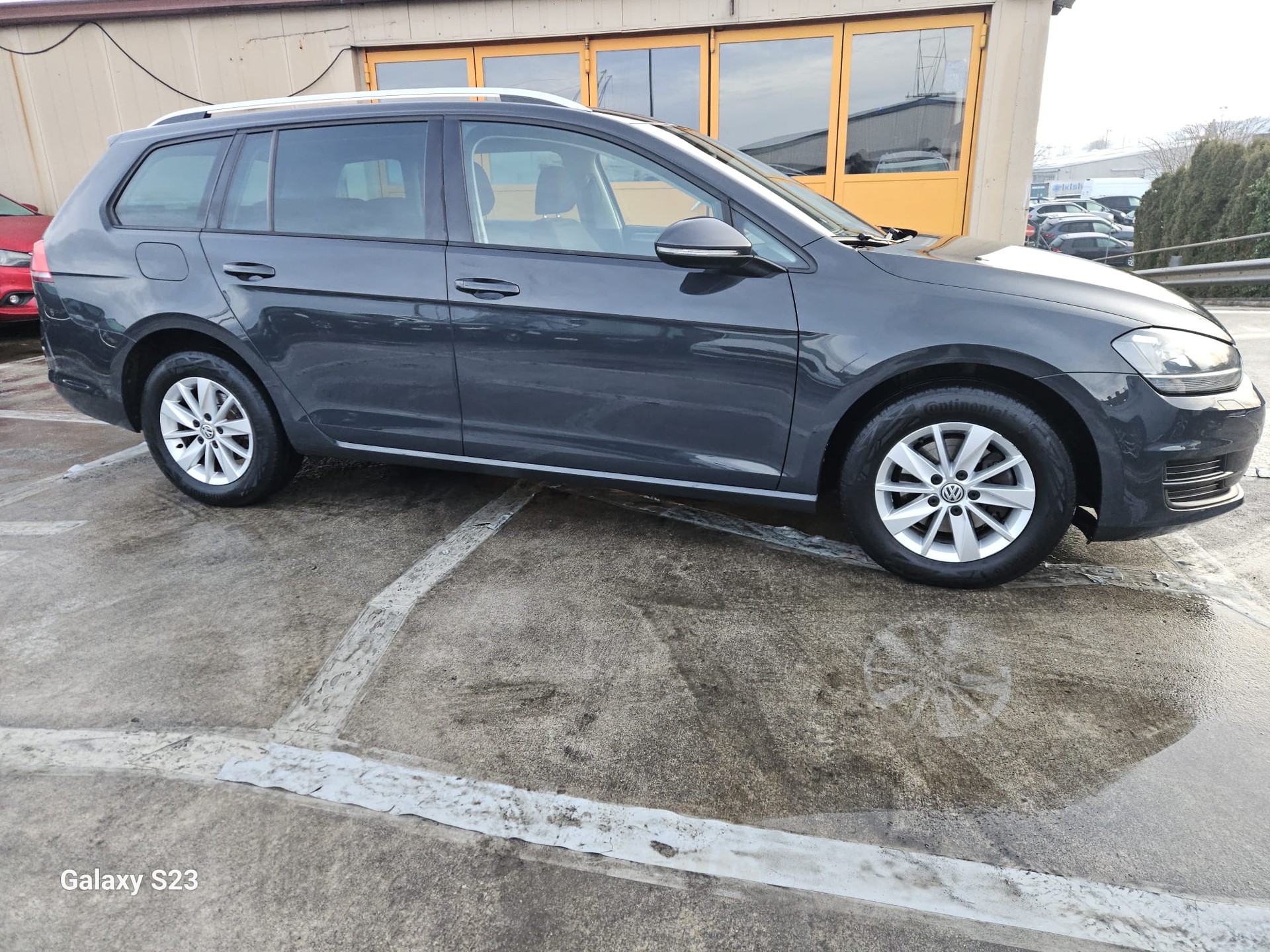VW Golf Variant 1.6 TDI Comfortline 4Motion-image-4