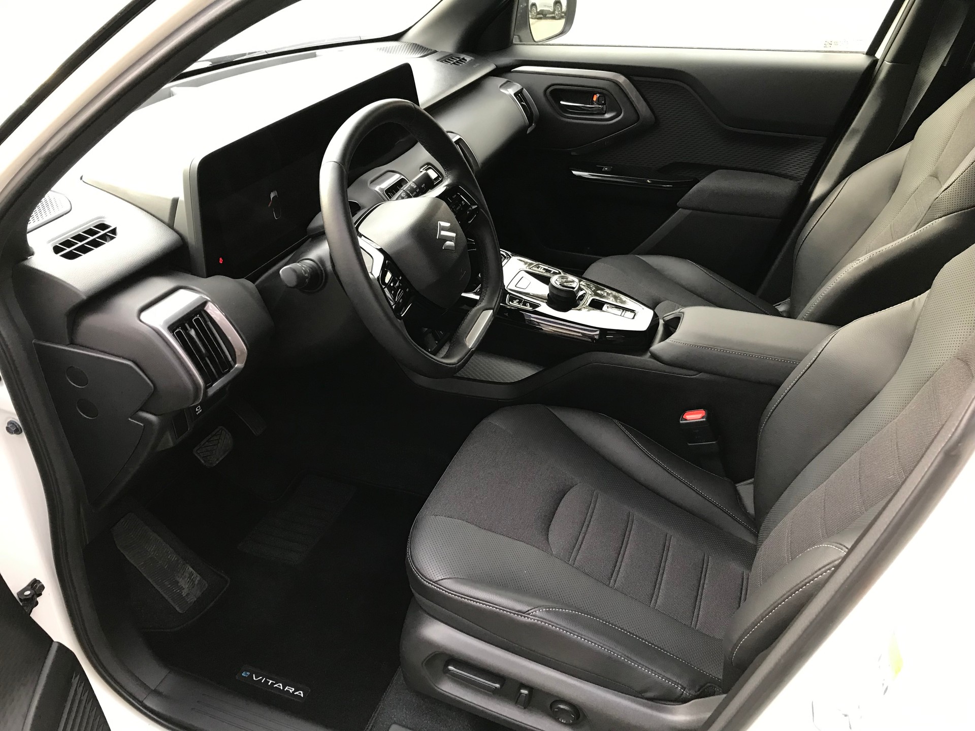 SUZUKI E-Vitara Compact Top 4x4-image-2