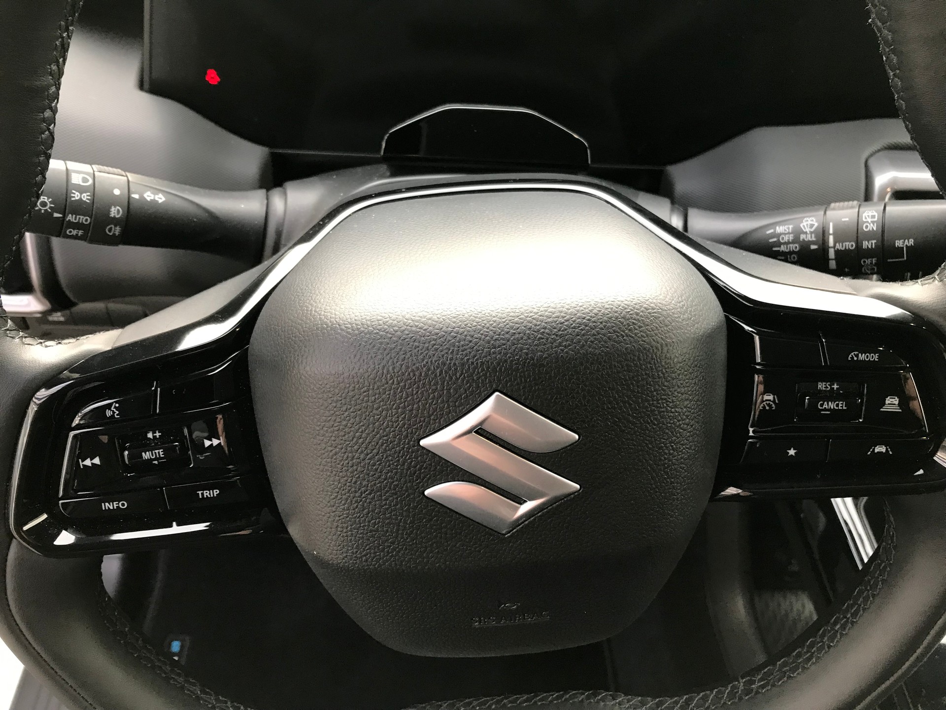 SUZUKI E-Vitara Compact Top 4x4-image-5