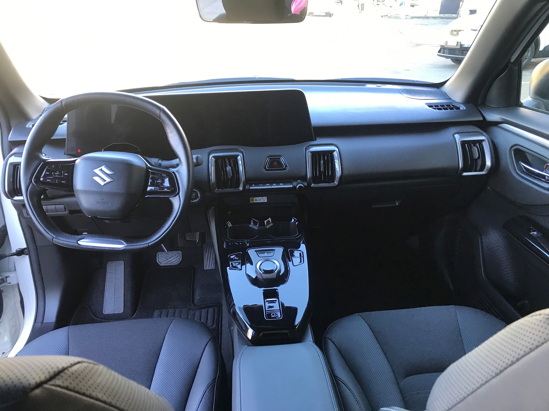 SUZUKI E-Vitara Compact Top 4x4-image-4