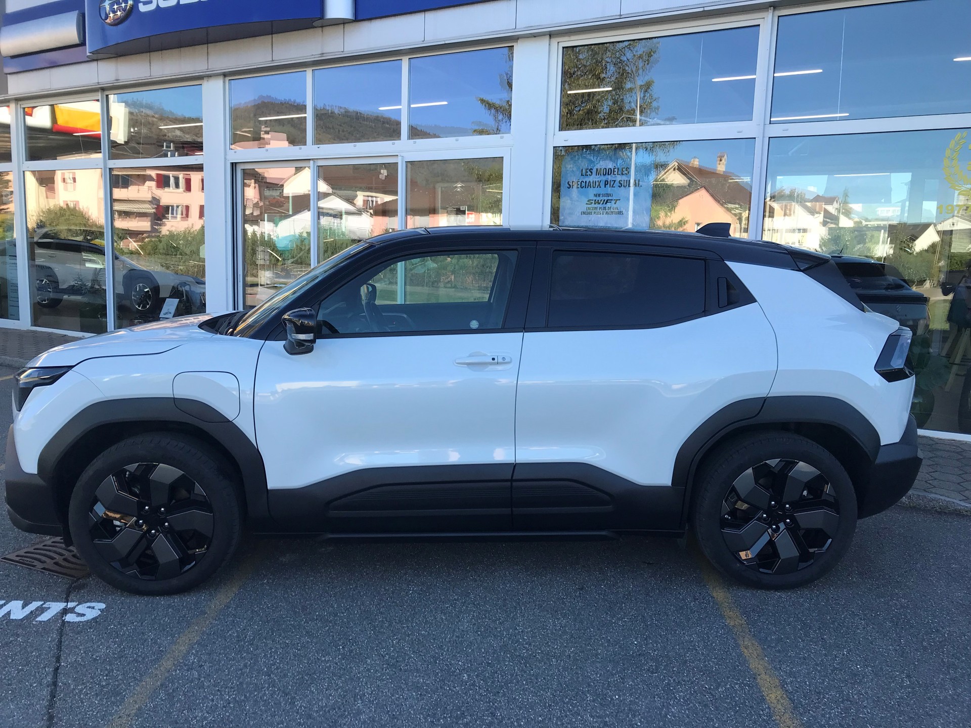 SUZUKI E-Vitara Compact Top 4x4-image-1