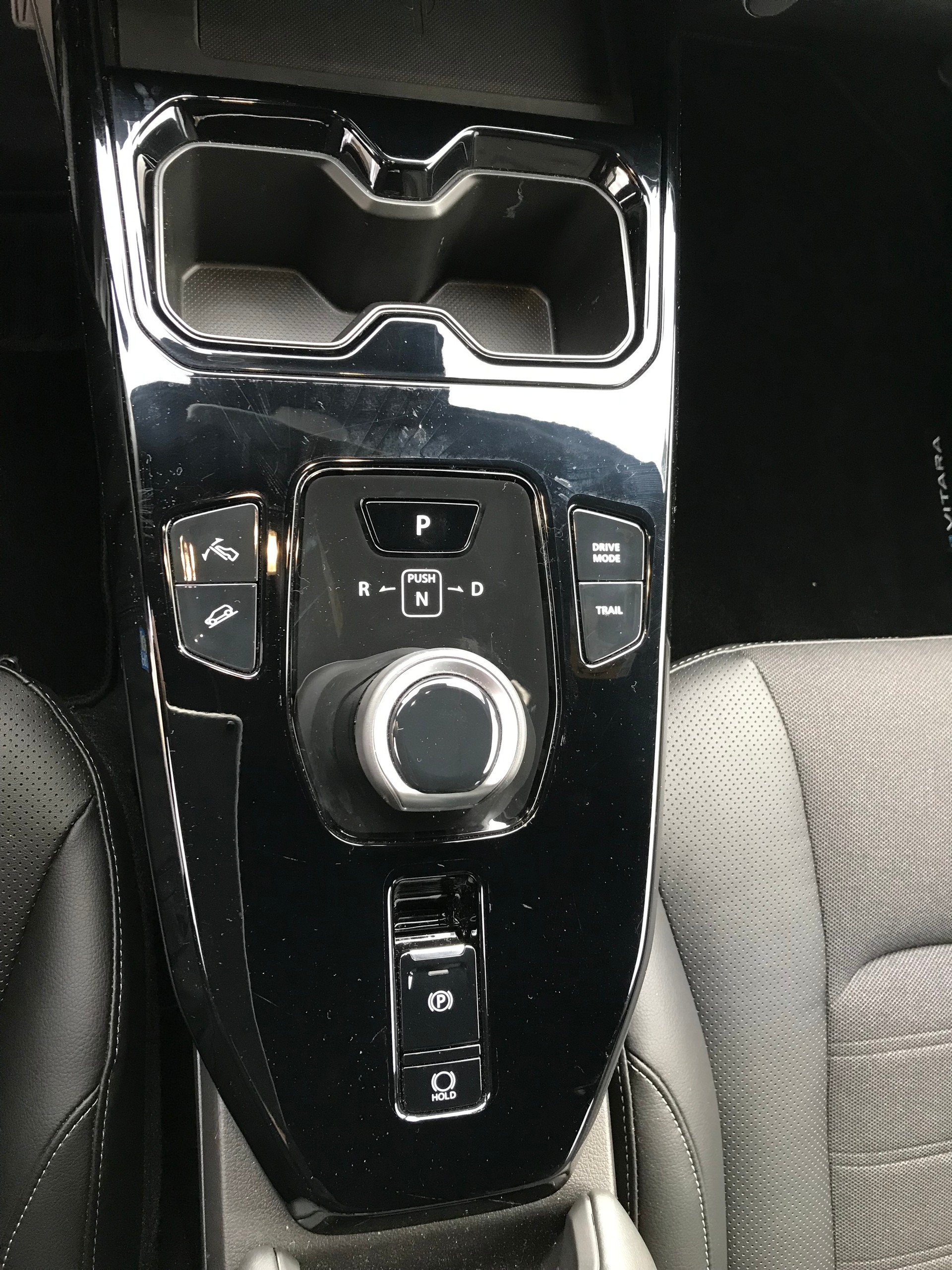SUZUKI E-Vitara Compact Top 4x4-image-6