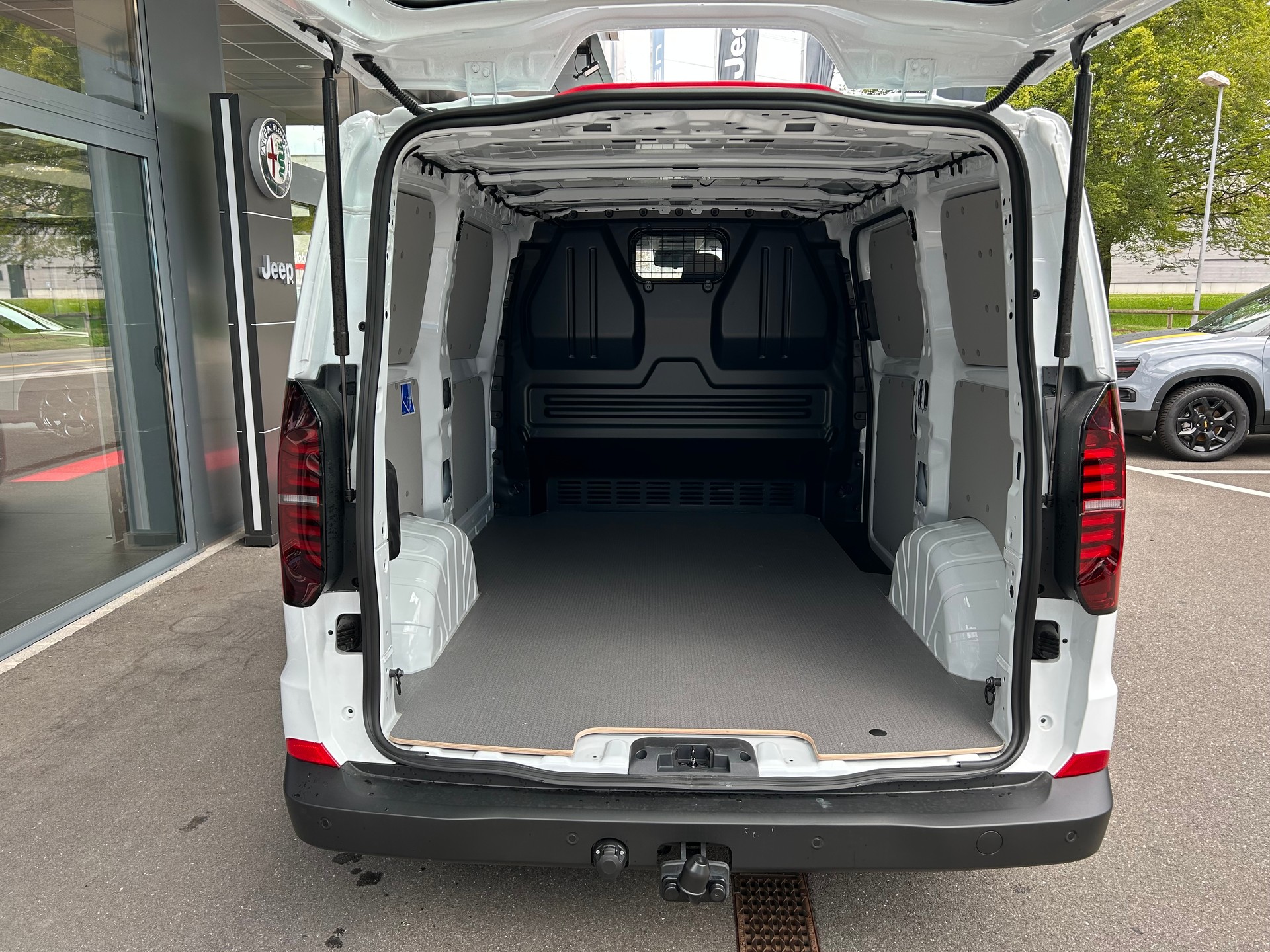 VW Transporter 2.0 TDI-image-7