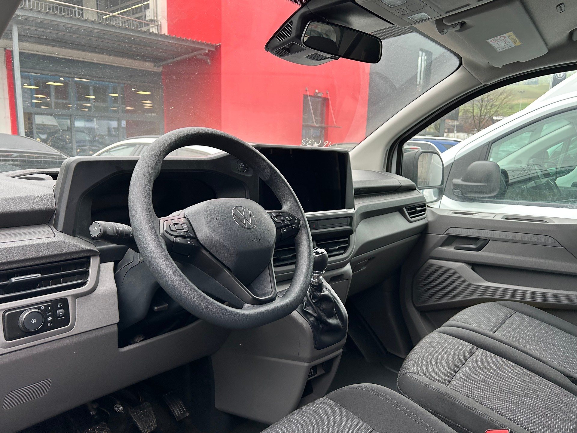 VW Transporter 2.0 TDI-image-12