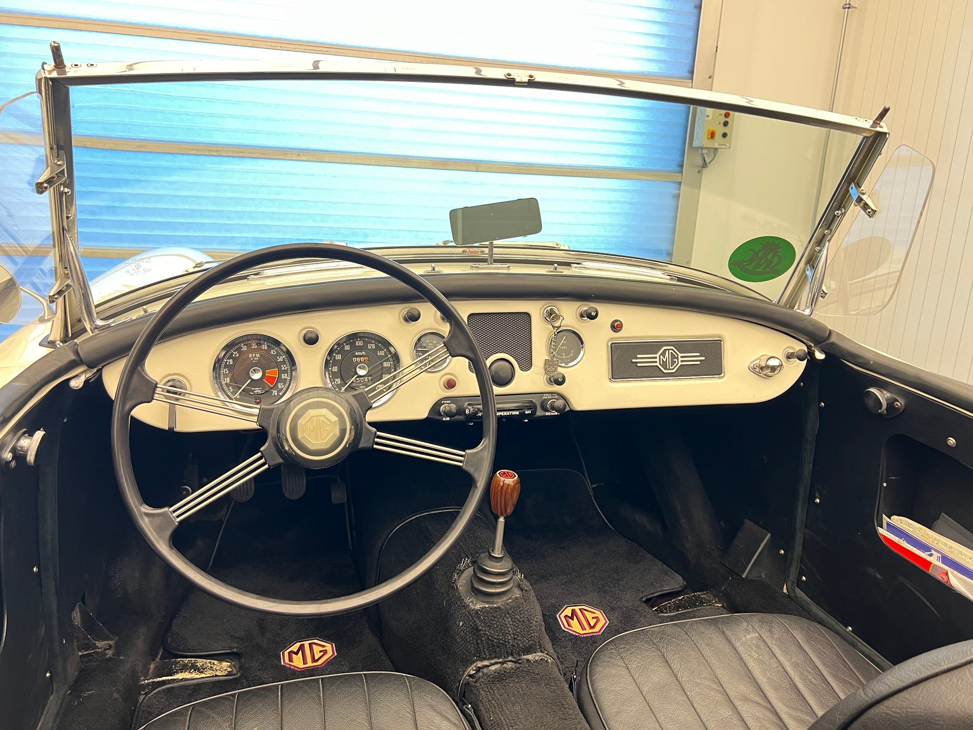 MG MGA Cabrio-image-7
