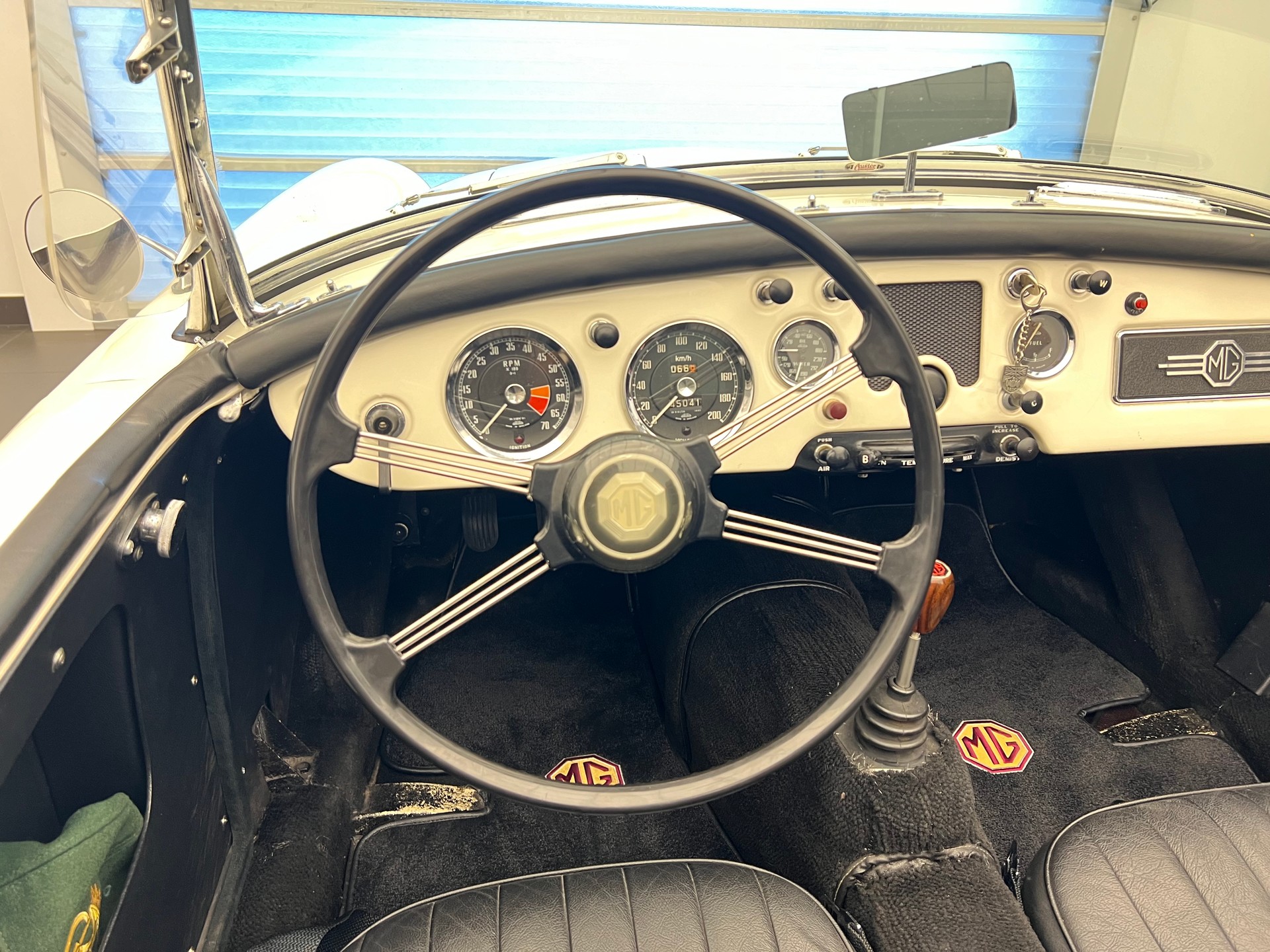 MG MGA Cabrio-image-5