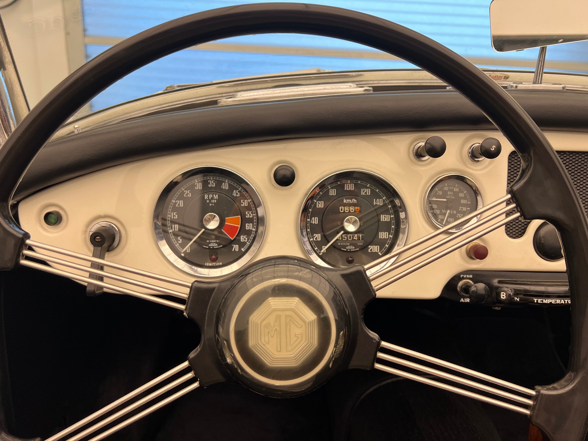 MG MGA Cabrio-image-6
