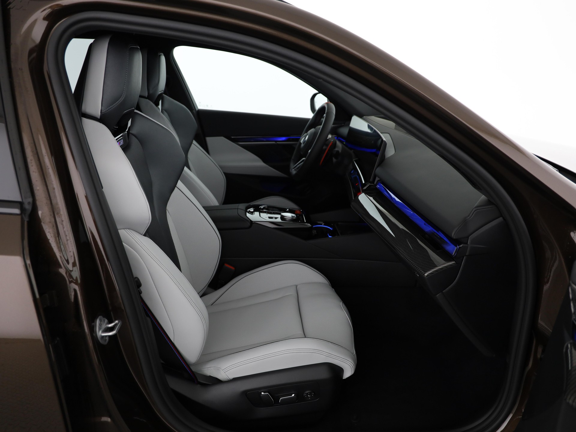 BMW M5 xDrive Touring-image-17
