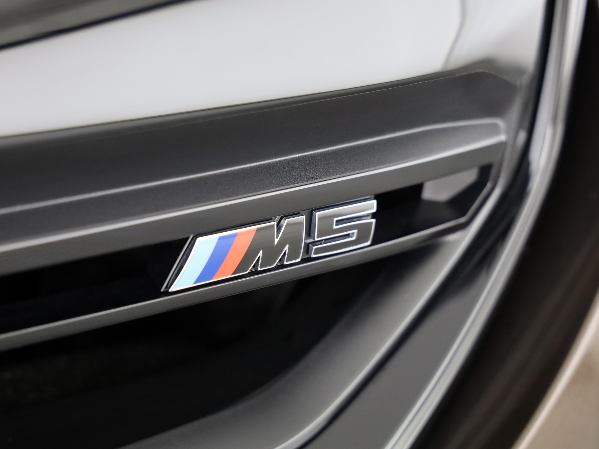 BMW M5 xDrive Touring-image-6