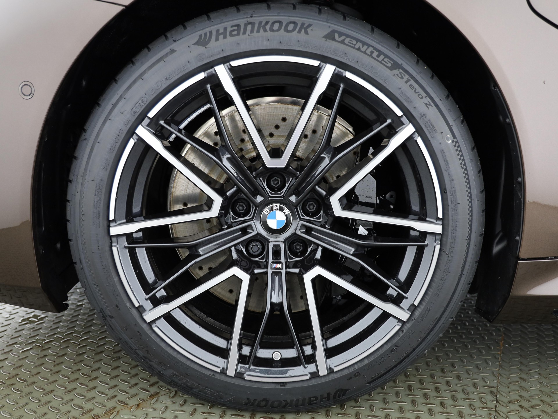 BMW M5 xDrive Touring-image-8