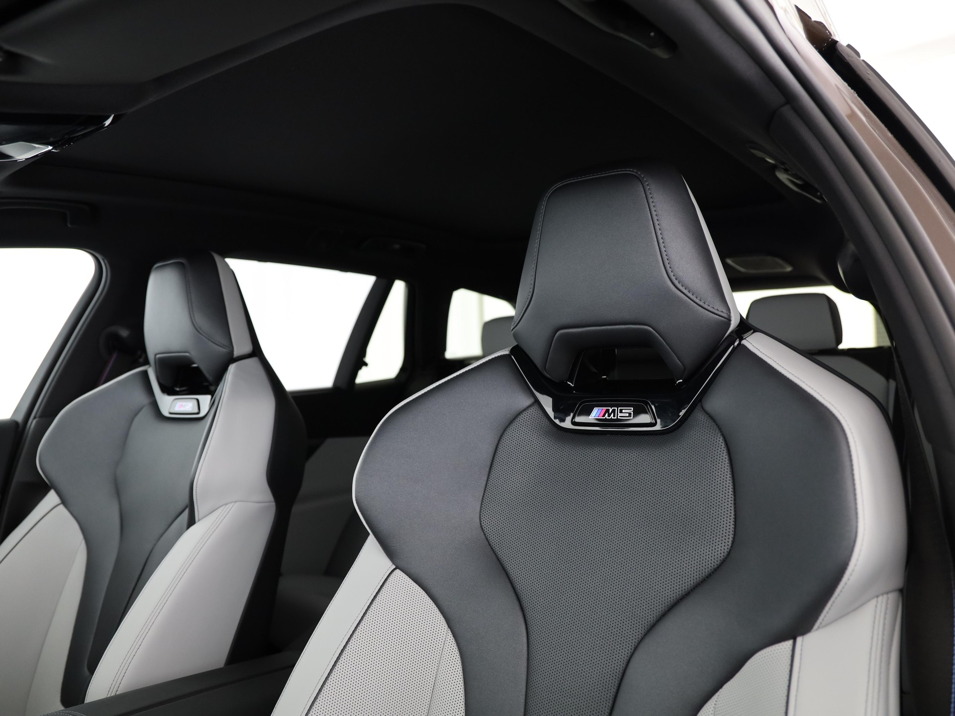 BMW M5 xDrive Touring-image-14