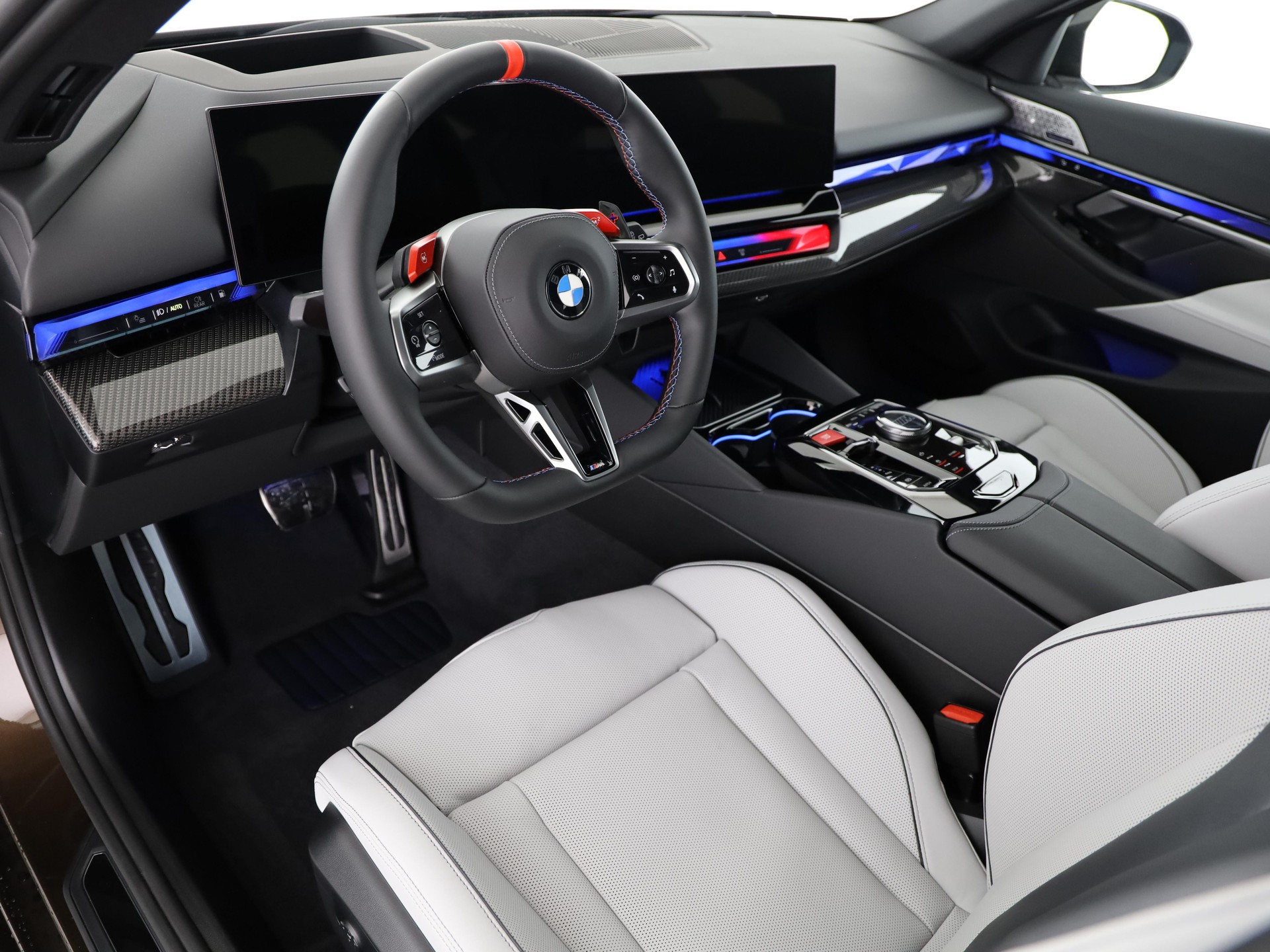 BMW M5 xDrive Touring-image-15