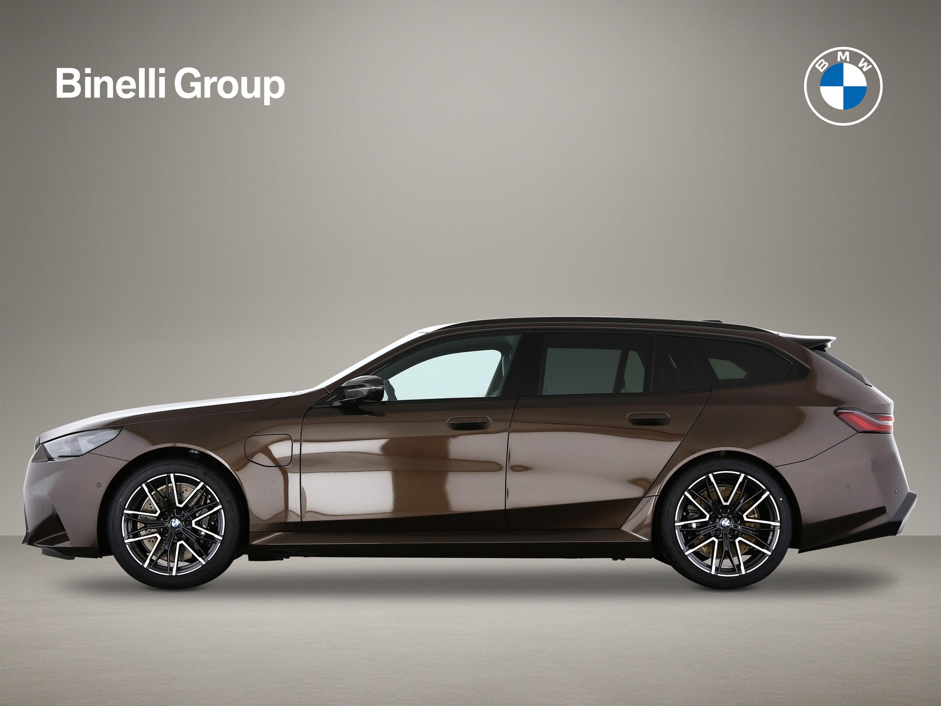 BMW M5 xDrive Touring-image-4