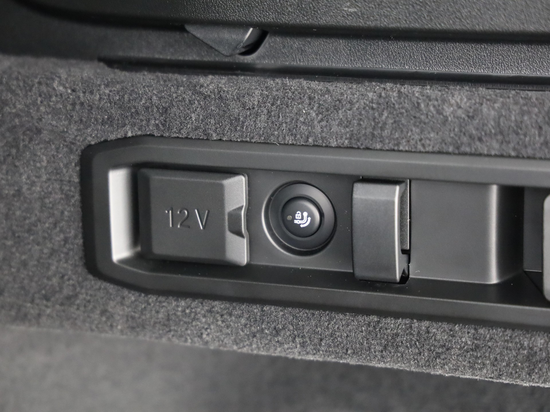 BMW M5 xDrive Touring-image-10